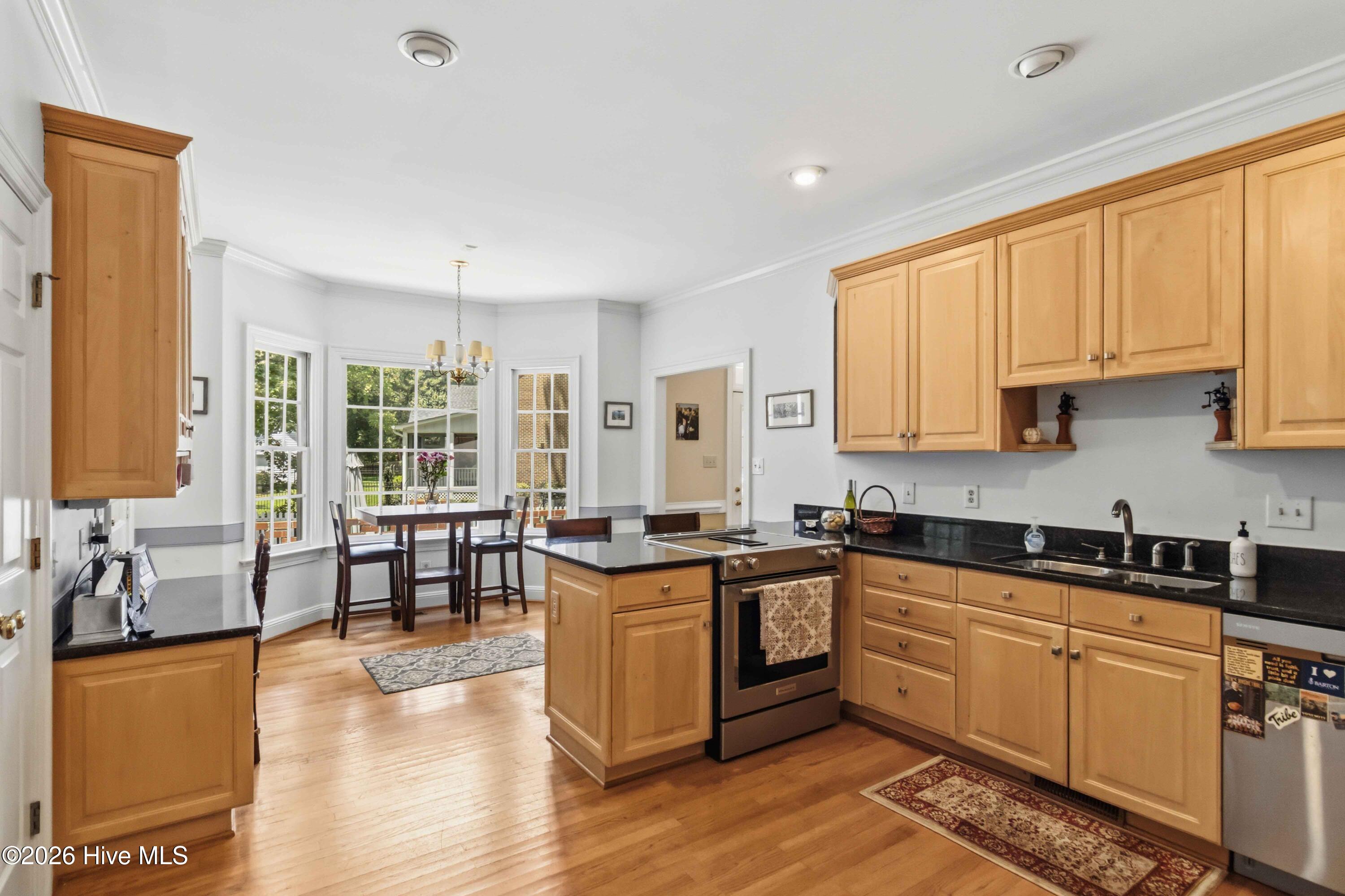 4926 Country Club Drive N Property Photo 13