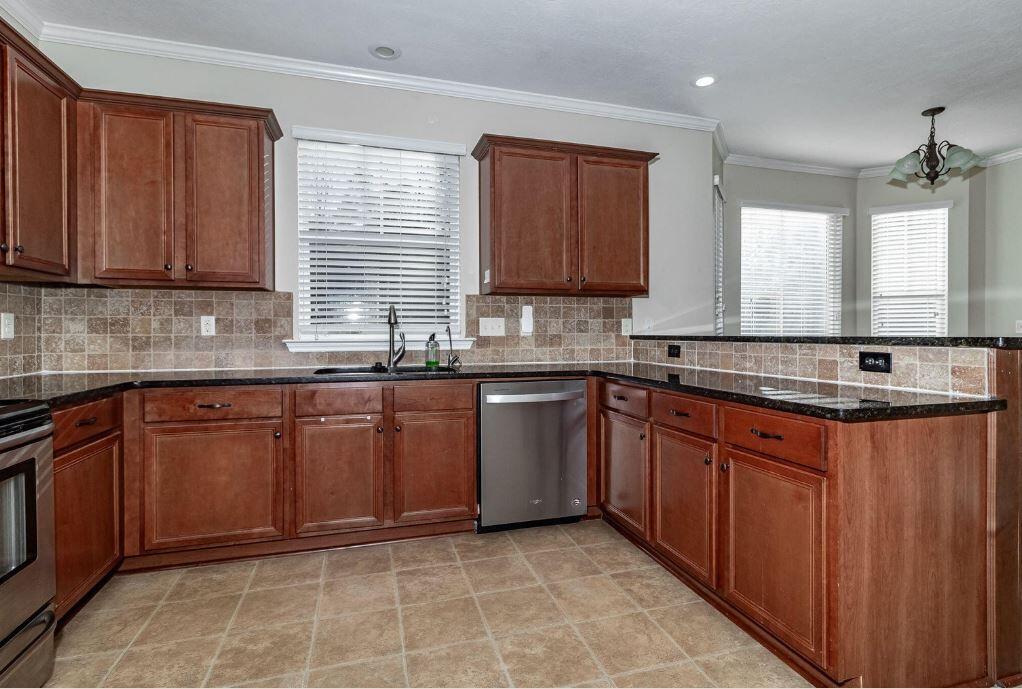 1806 Warwick Street Property Photo 8