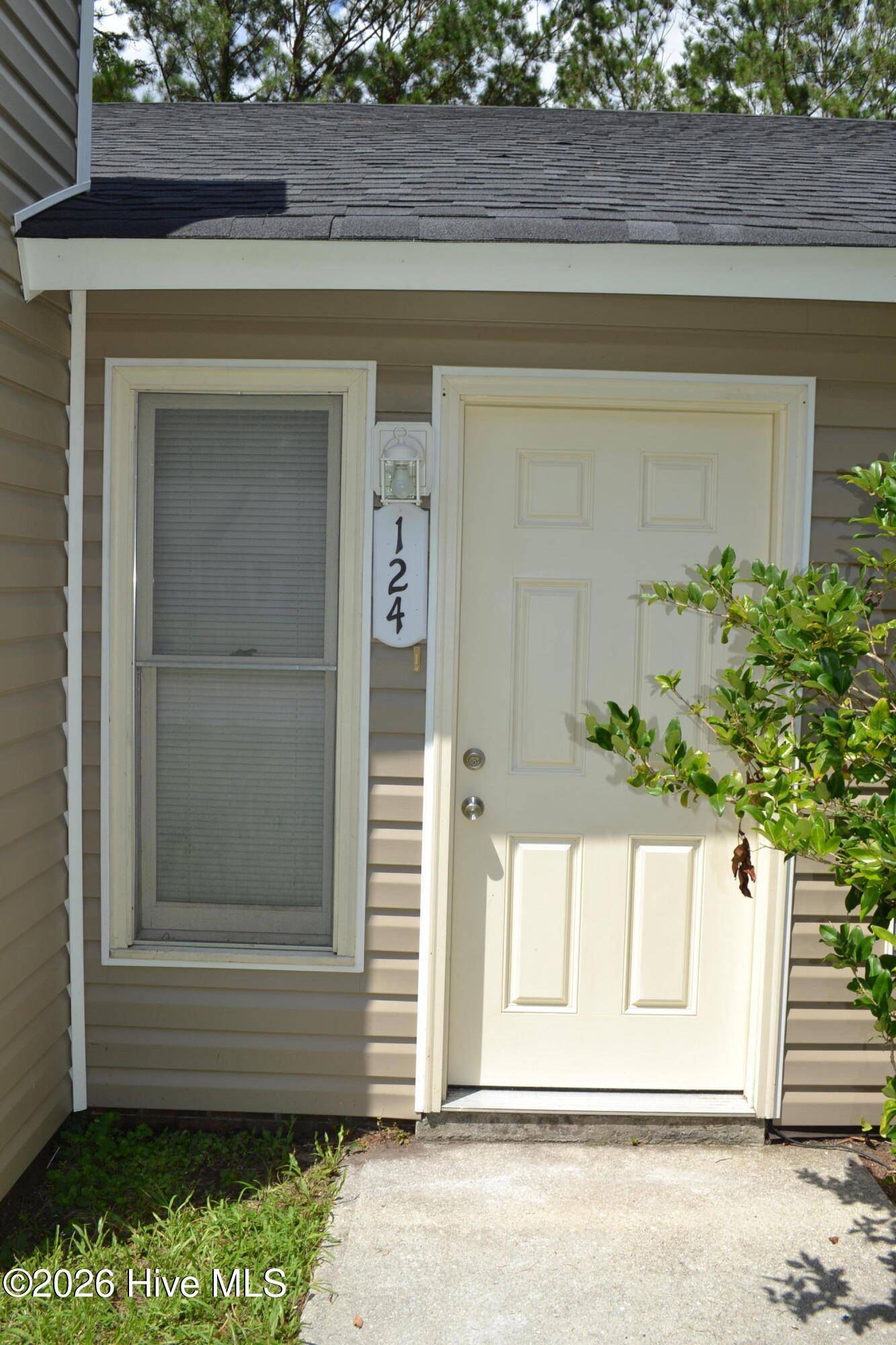 124 Corey Circle Property Photo 3