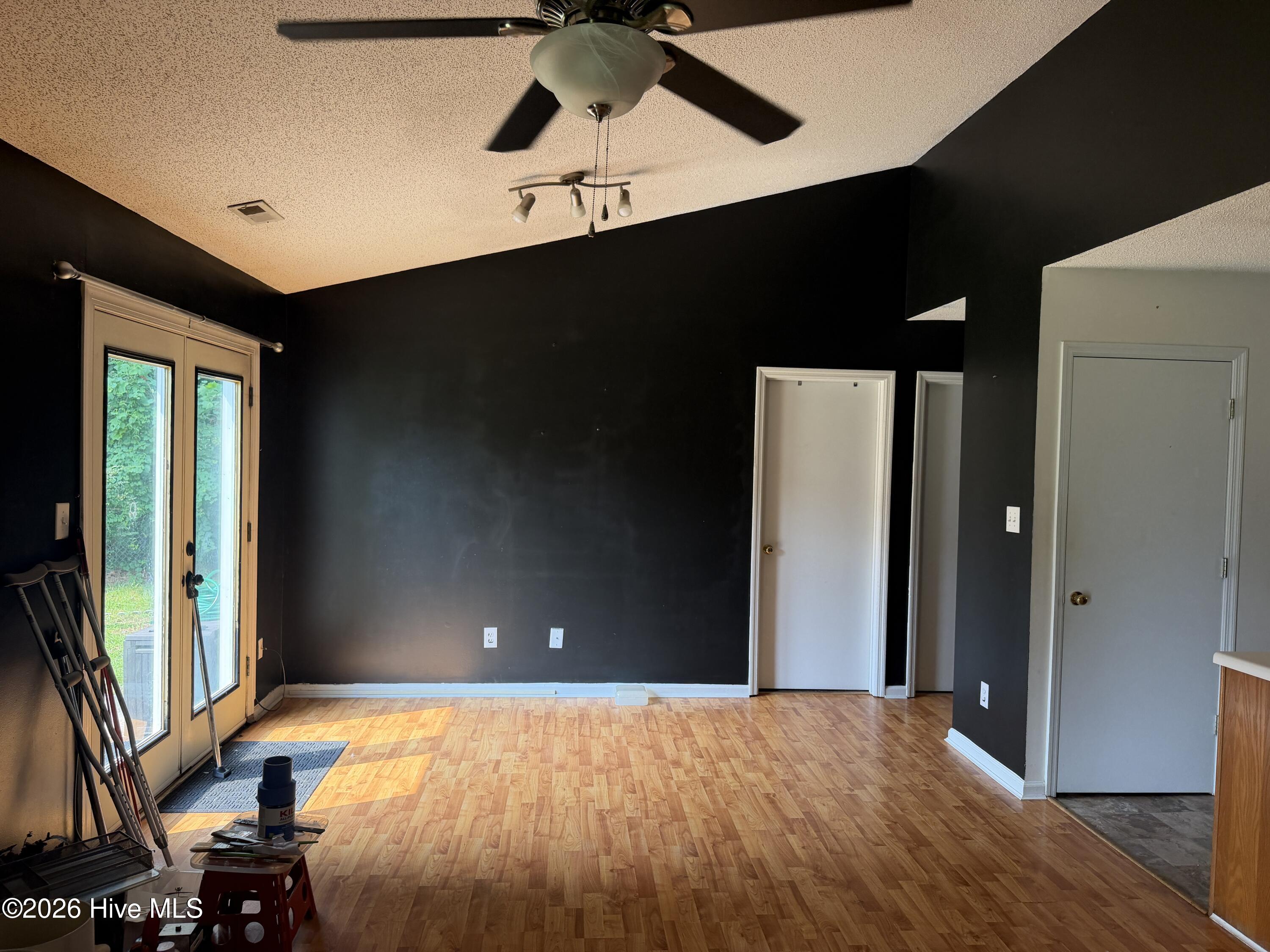 616 S Hampton Drive Property Photo 3