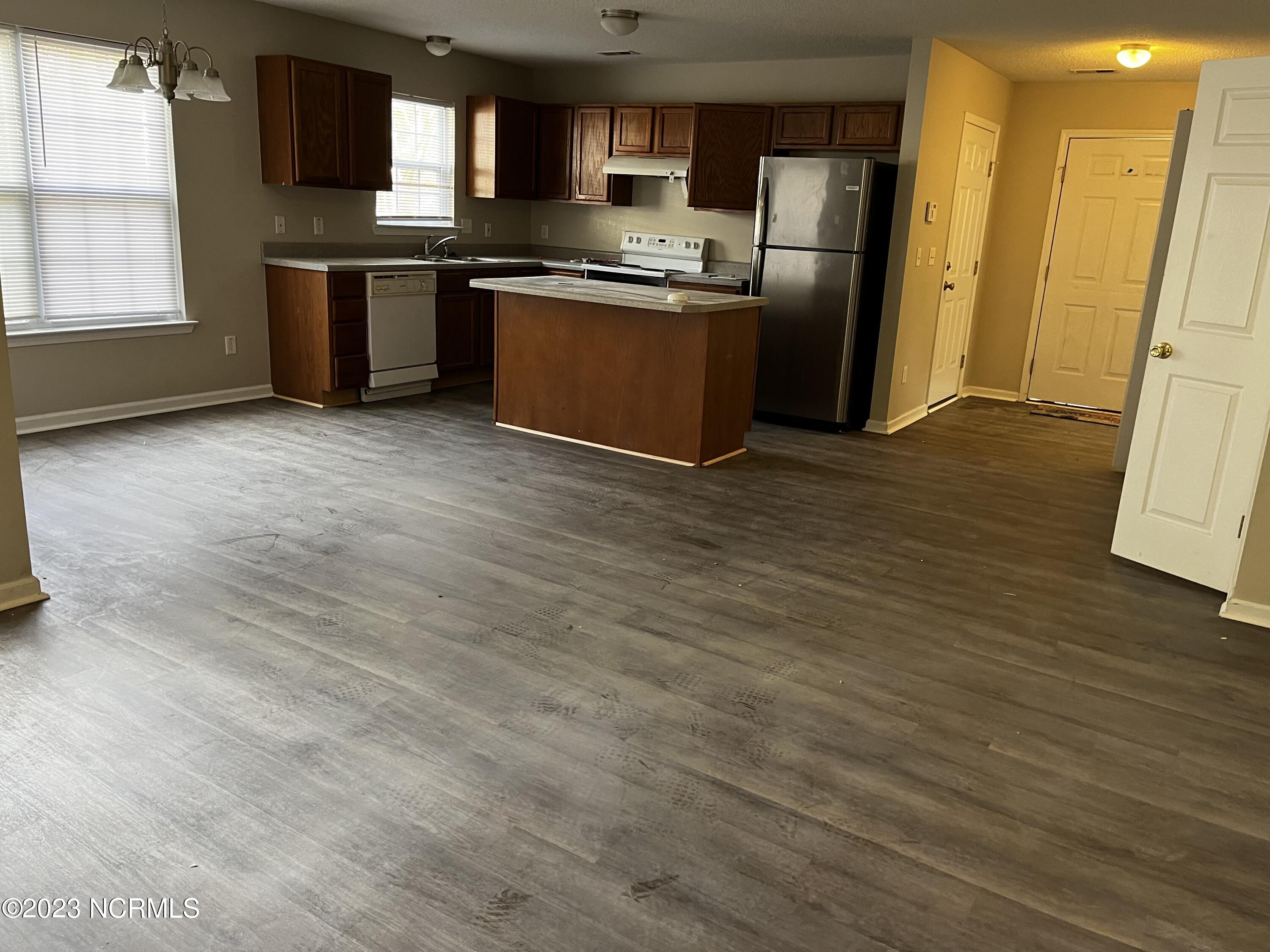 4712 Corena Drive Property Photo 3