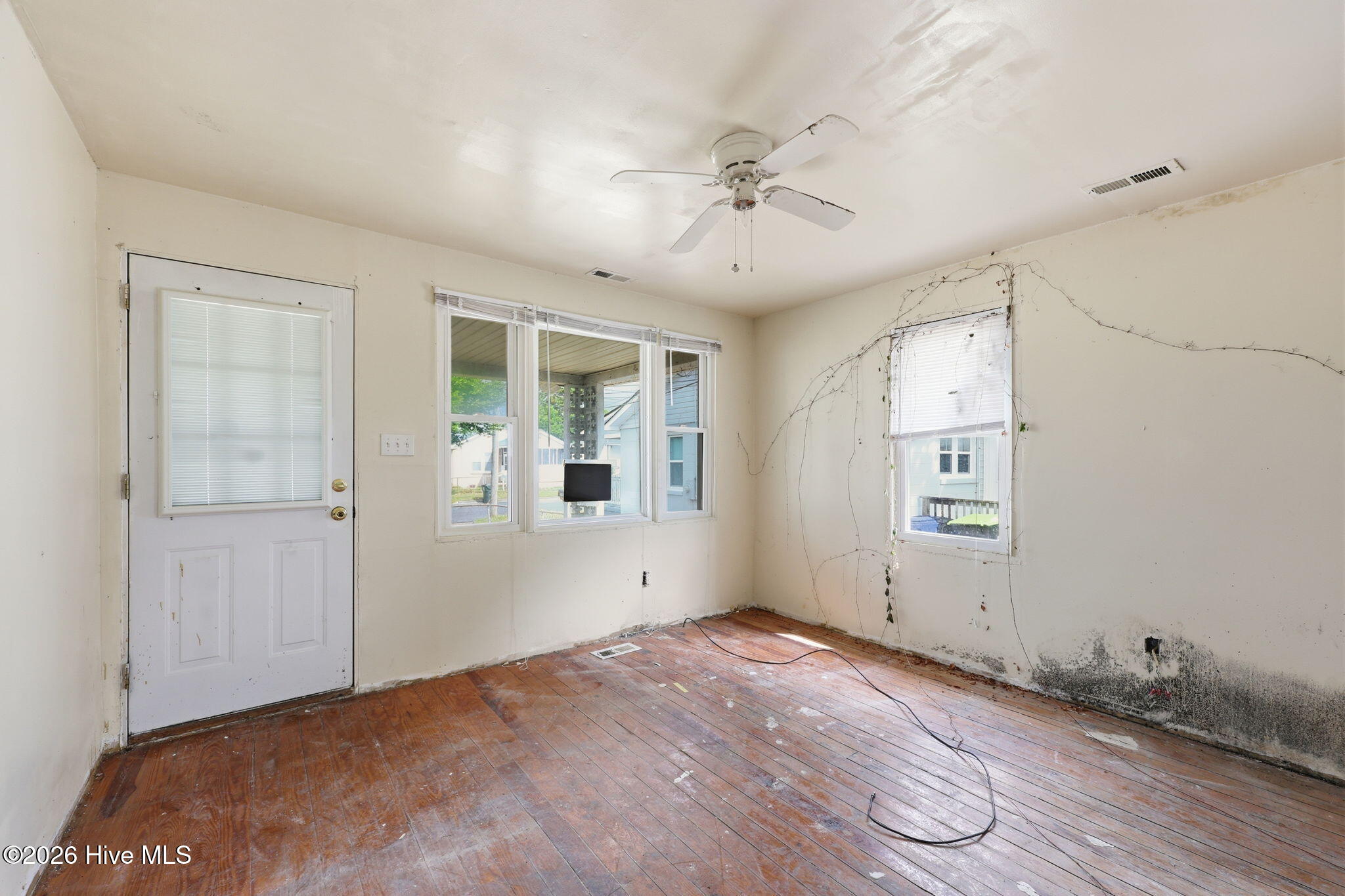408 Pollock Street Property Photo 10