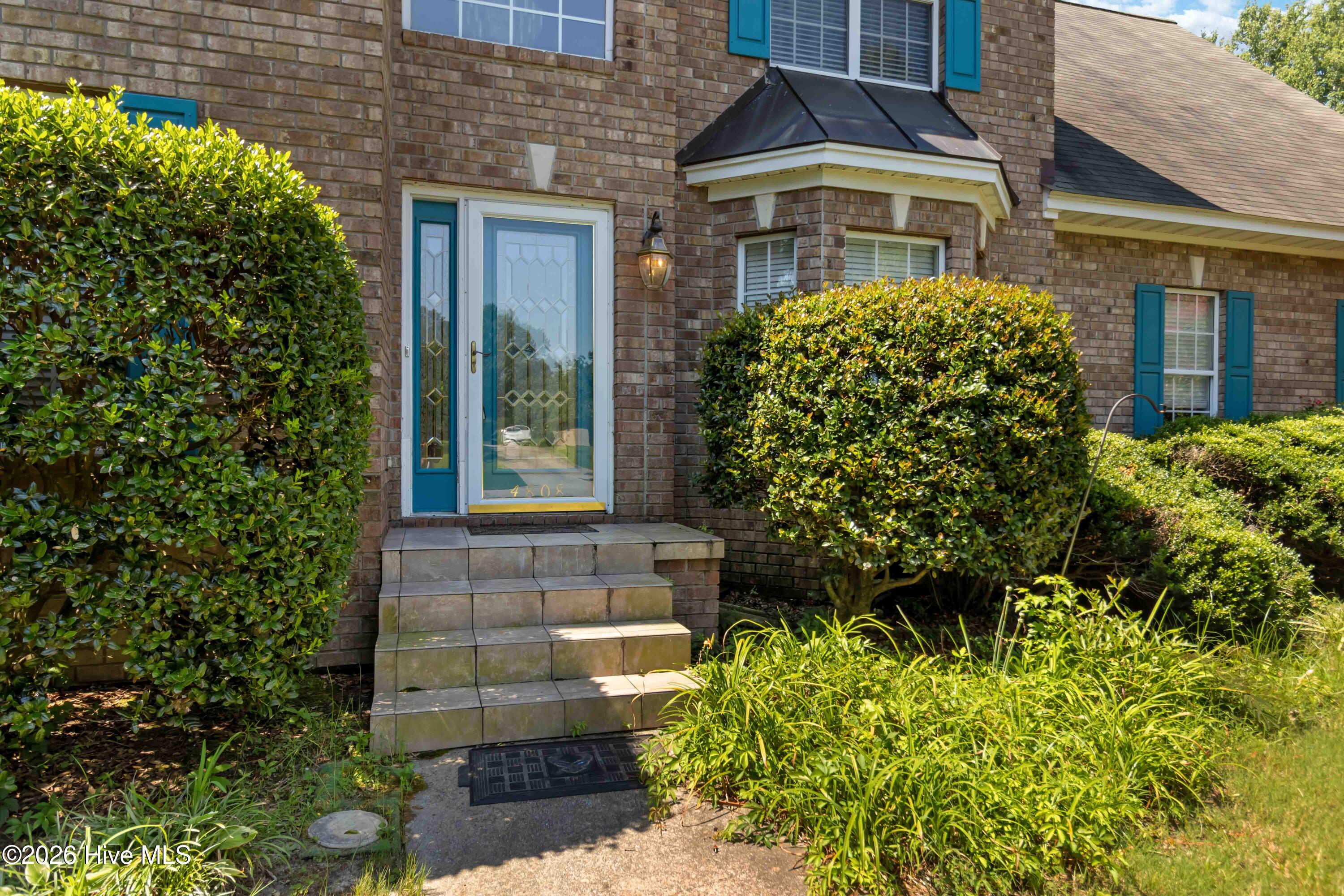 4808 Wimbledon Court N Property Photo 2