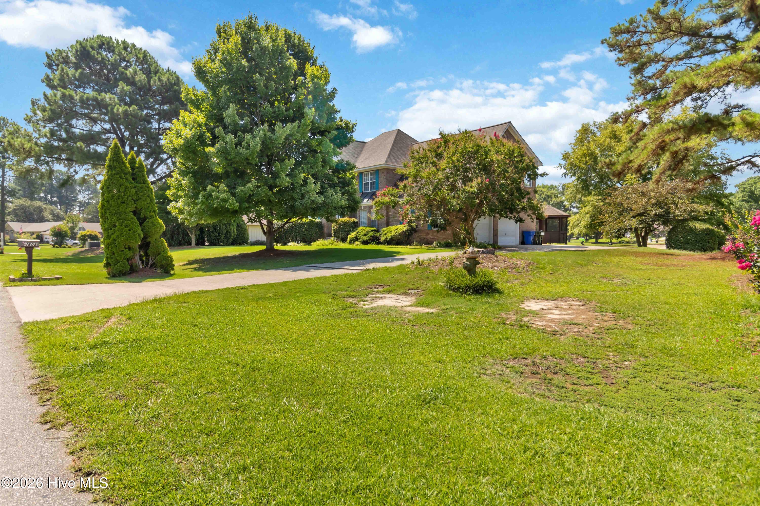 4808 Wimbledon Court N Property Photo 3