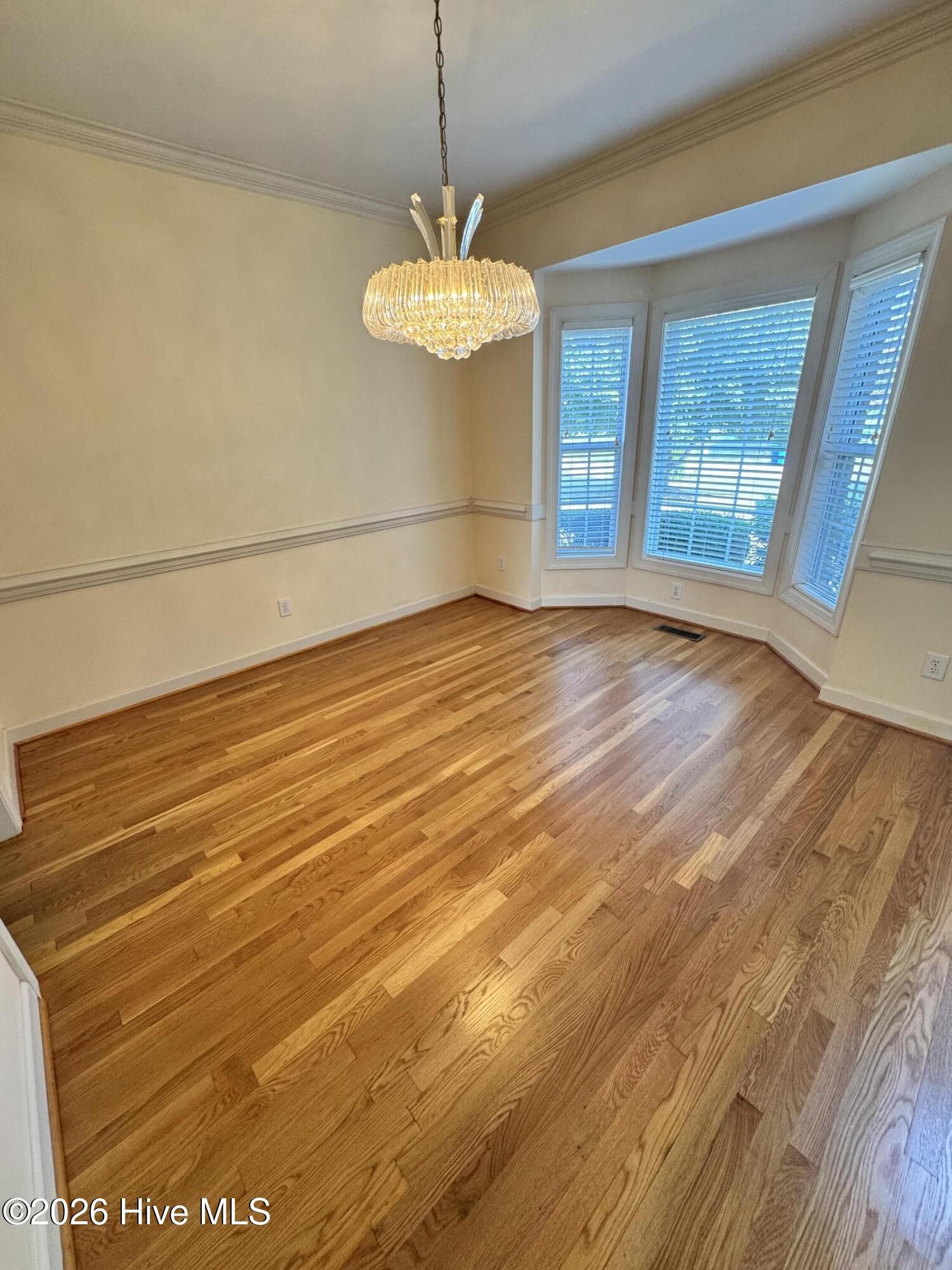 4808 Wimbledon Court N Property Photo 7