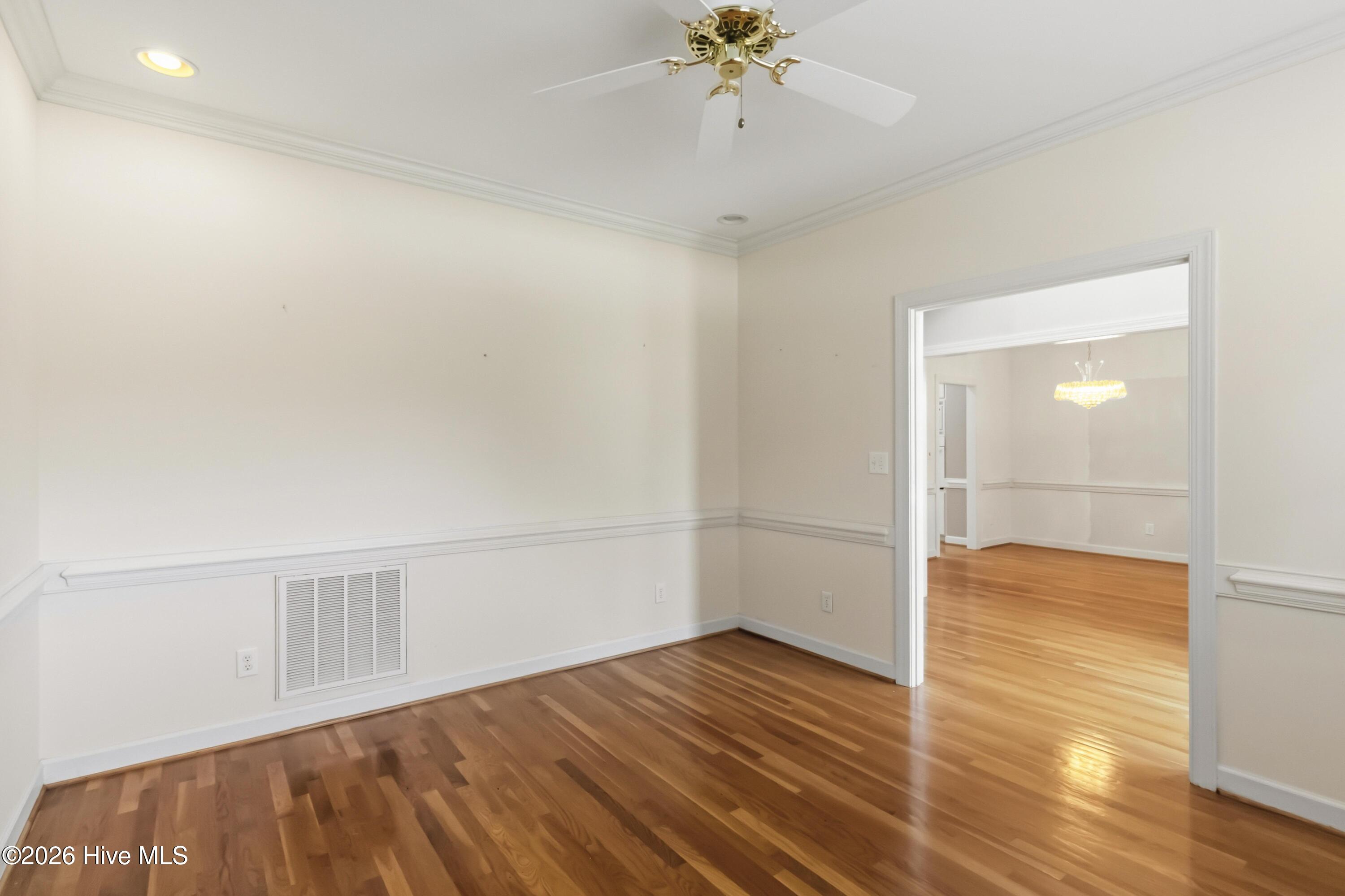 4808 Wimbledon Court N Property Photo 8