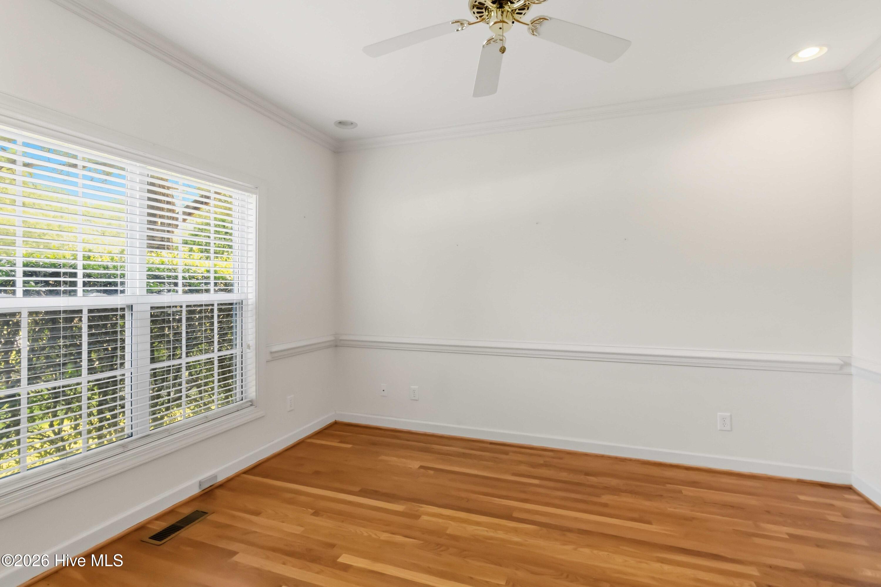 4808 Wimbledon Court N Property Photo 9