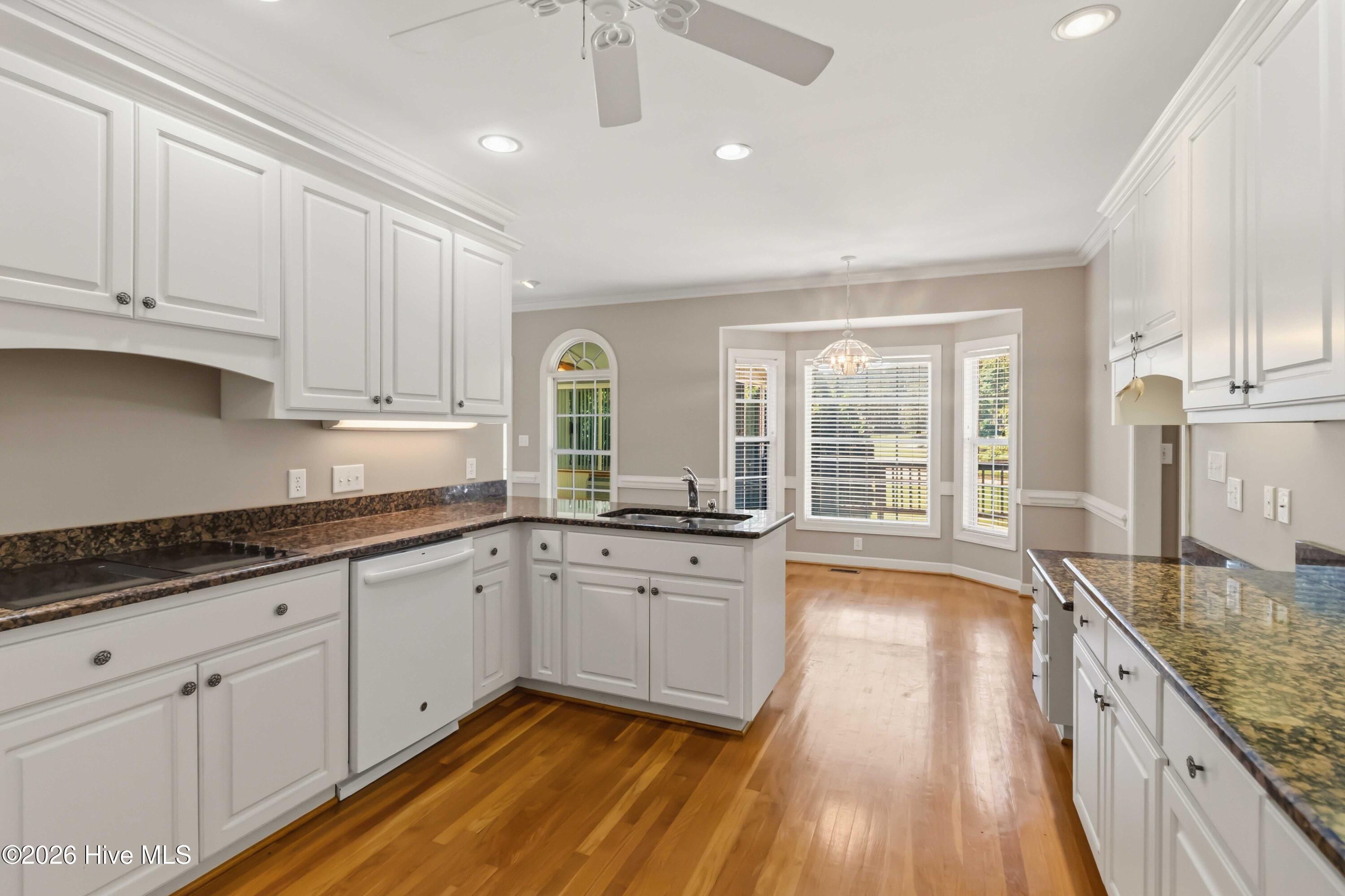 4808 Wimbledon Court N Property Photo 13