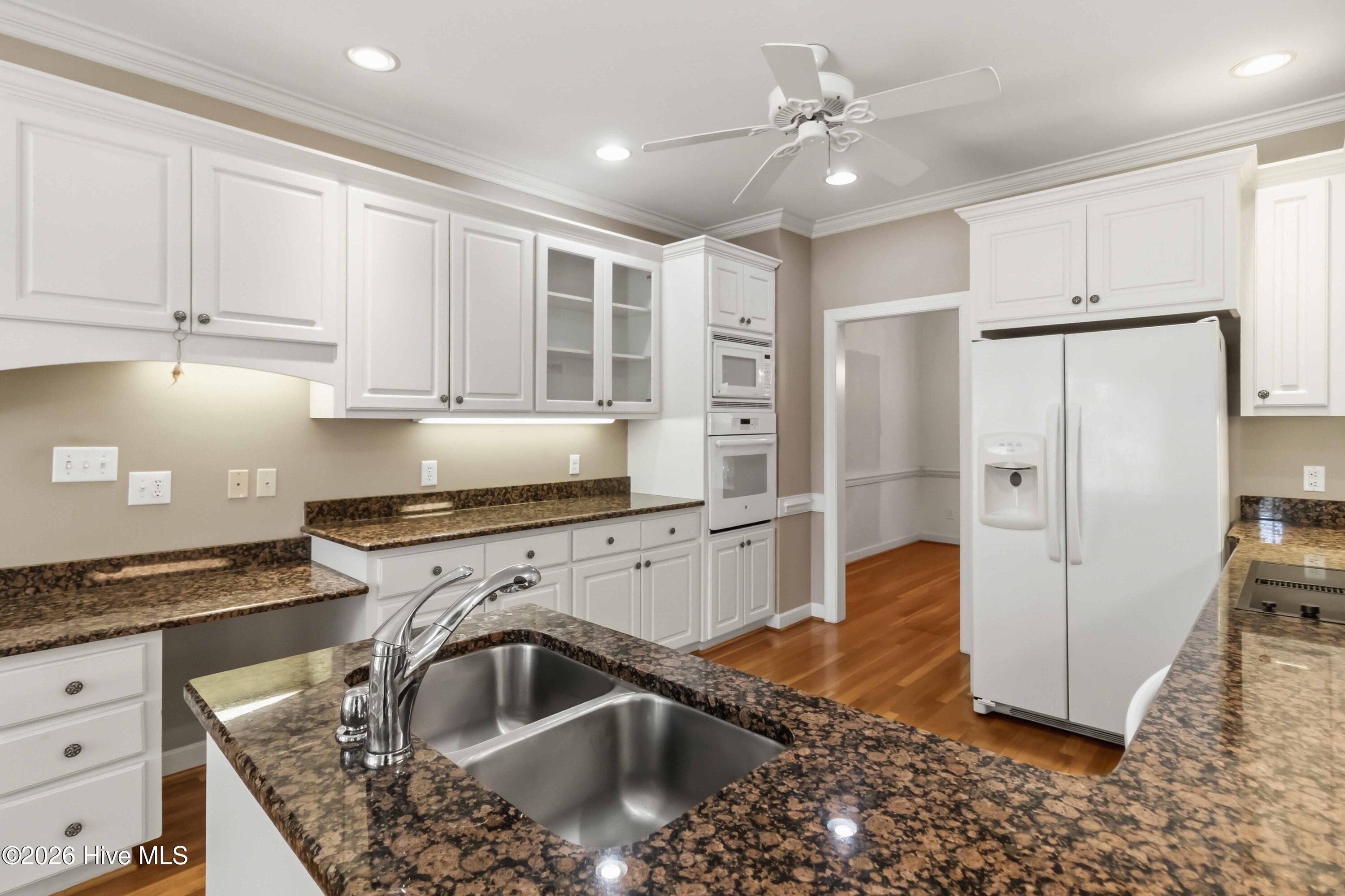 4808 Wimbledon Court N Property Photo 13