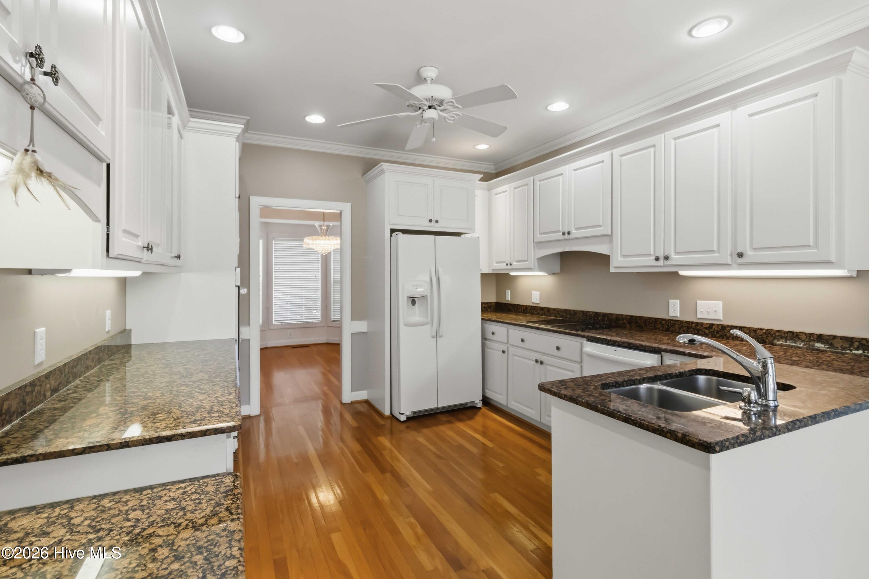 4808 Wimbledon Court N Property Photo 14