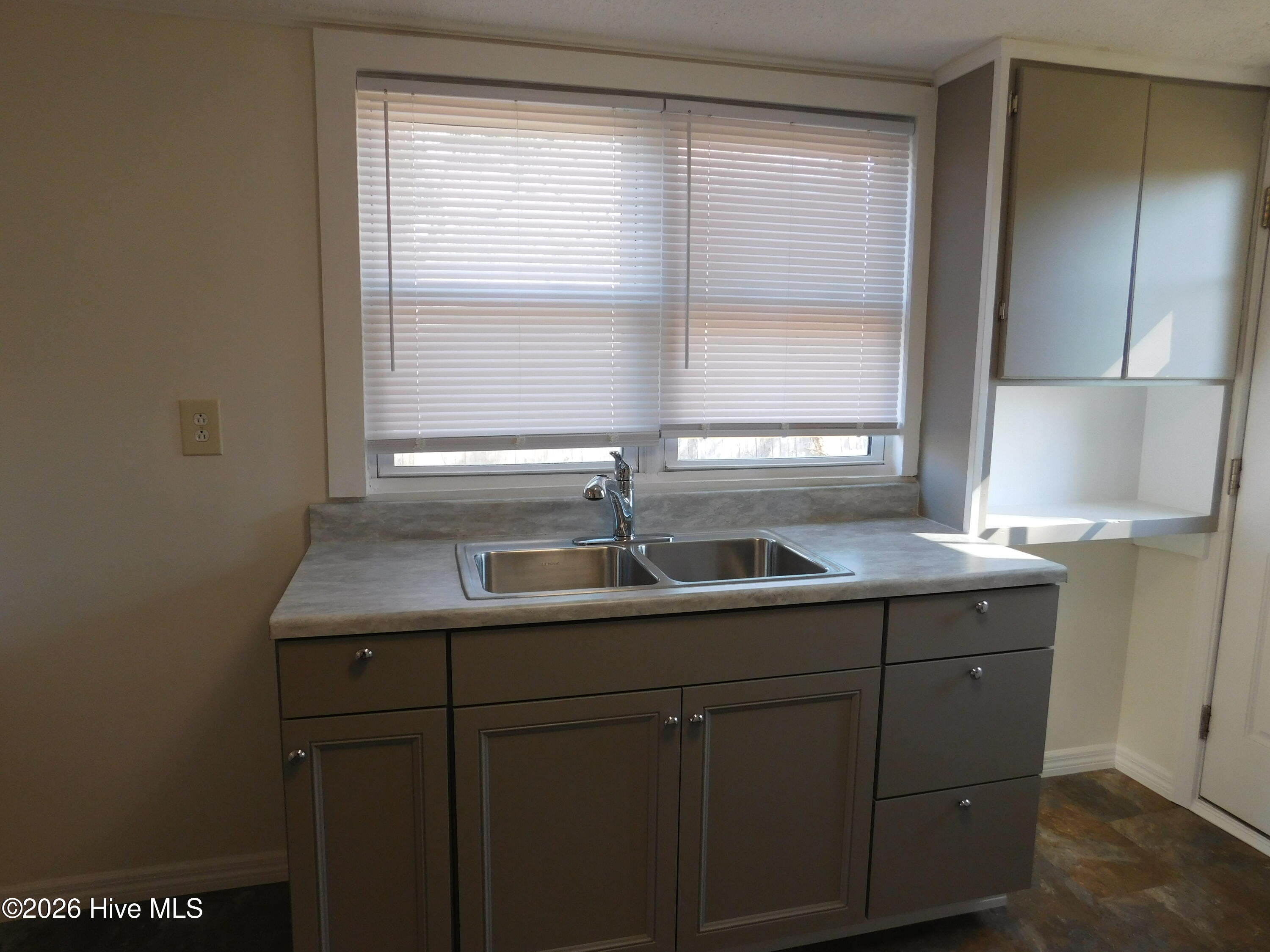 423 Bouy Street Property Photo 6