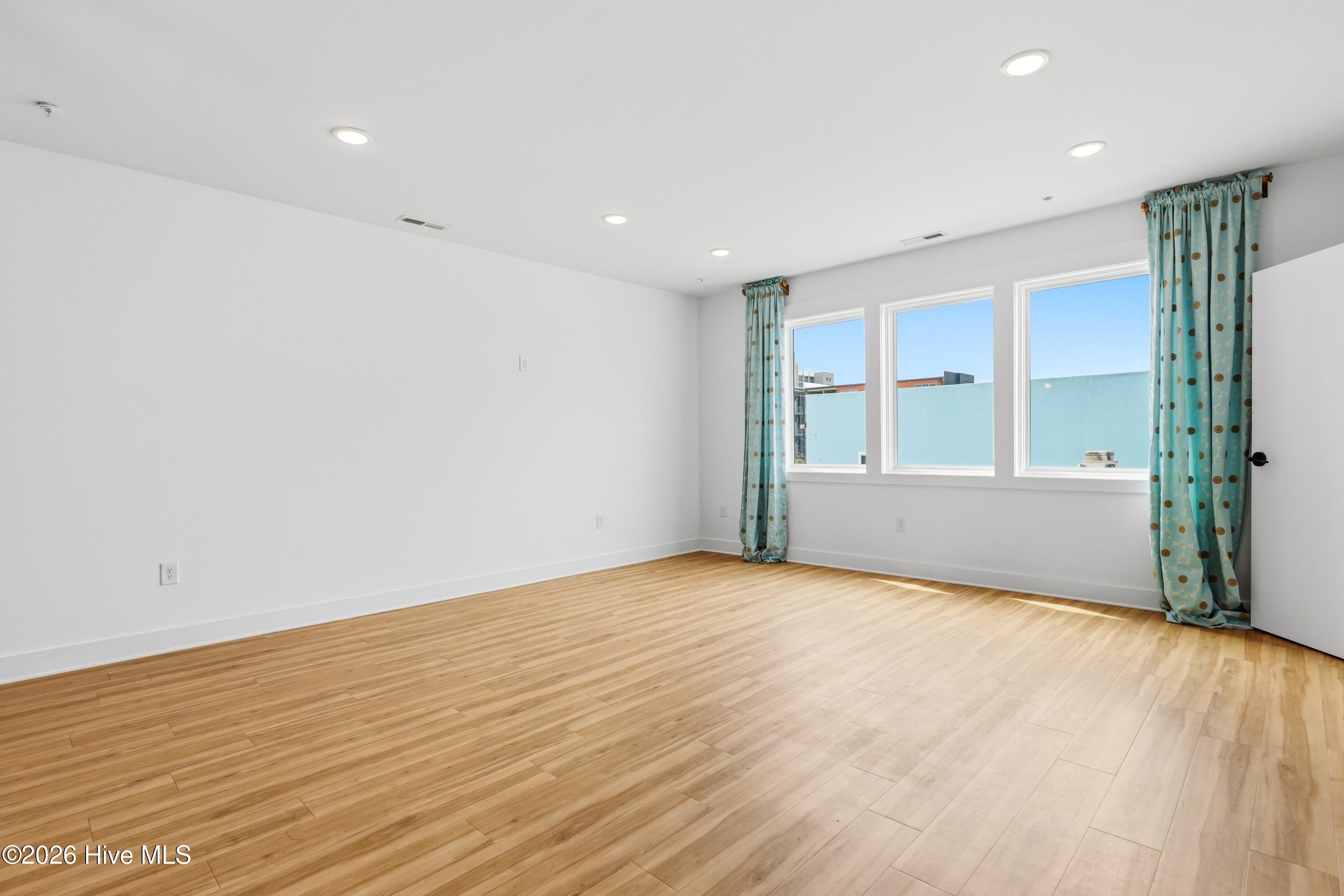 120 N Lake Park Boulevard 200 Property Photo 7