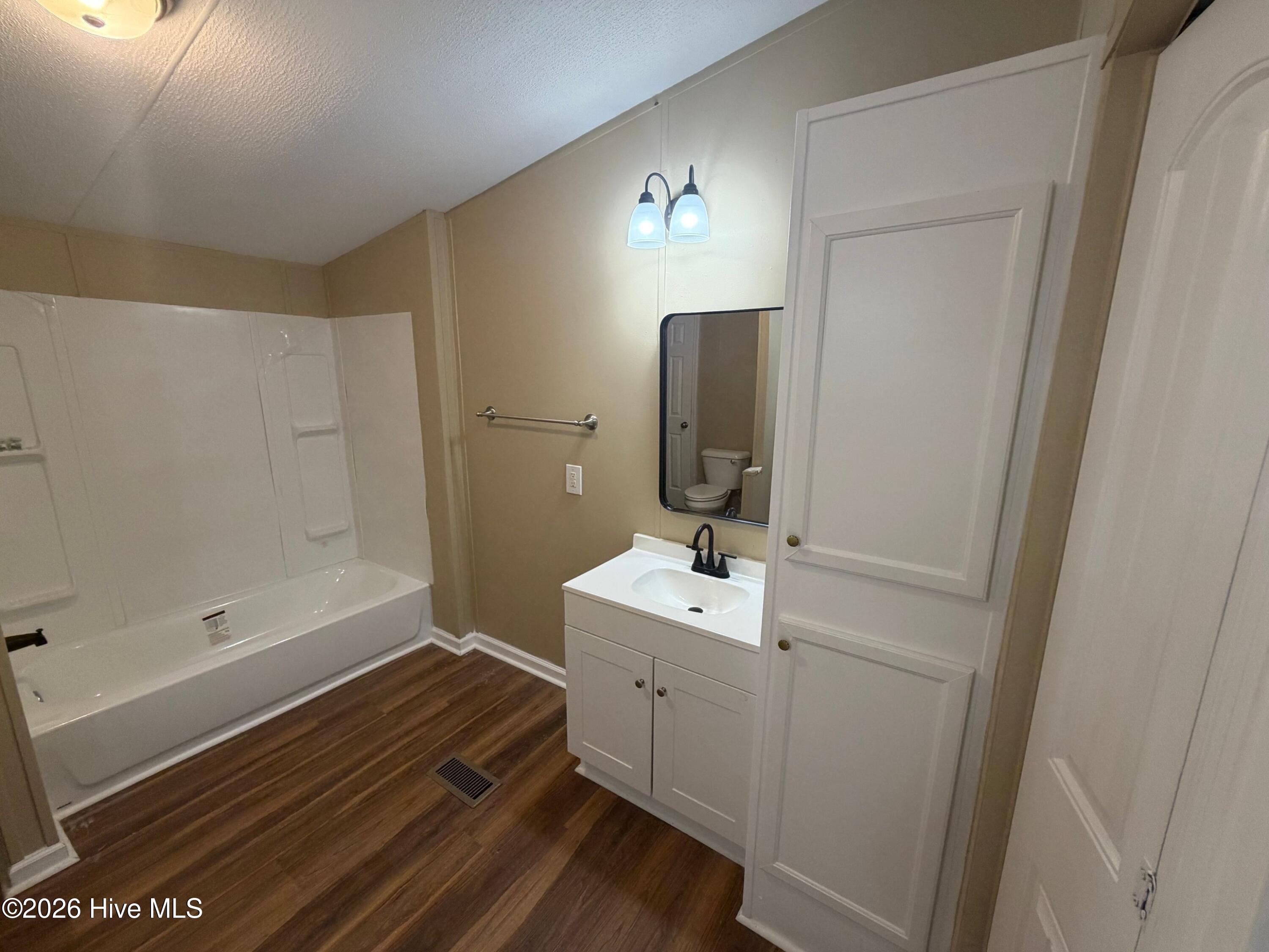 1110 E Northern Boulevard Property Photo 12
