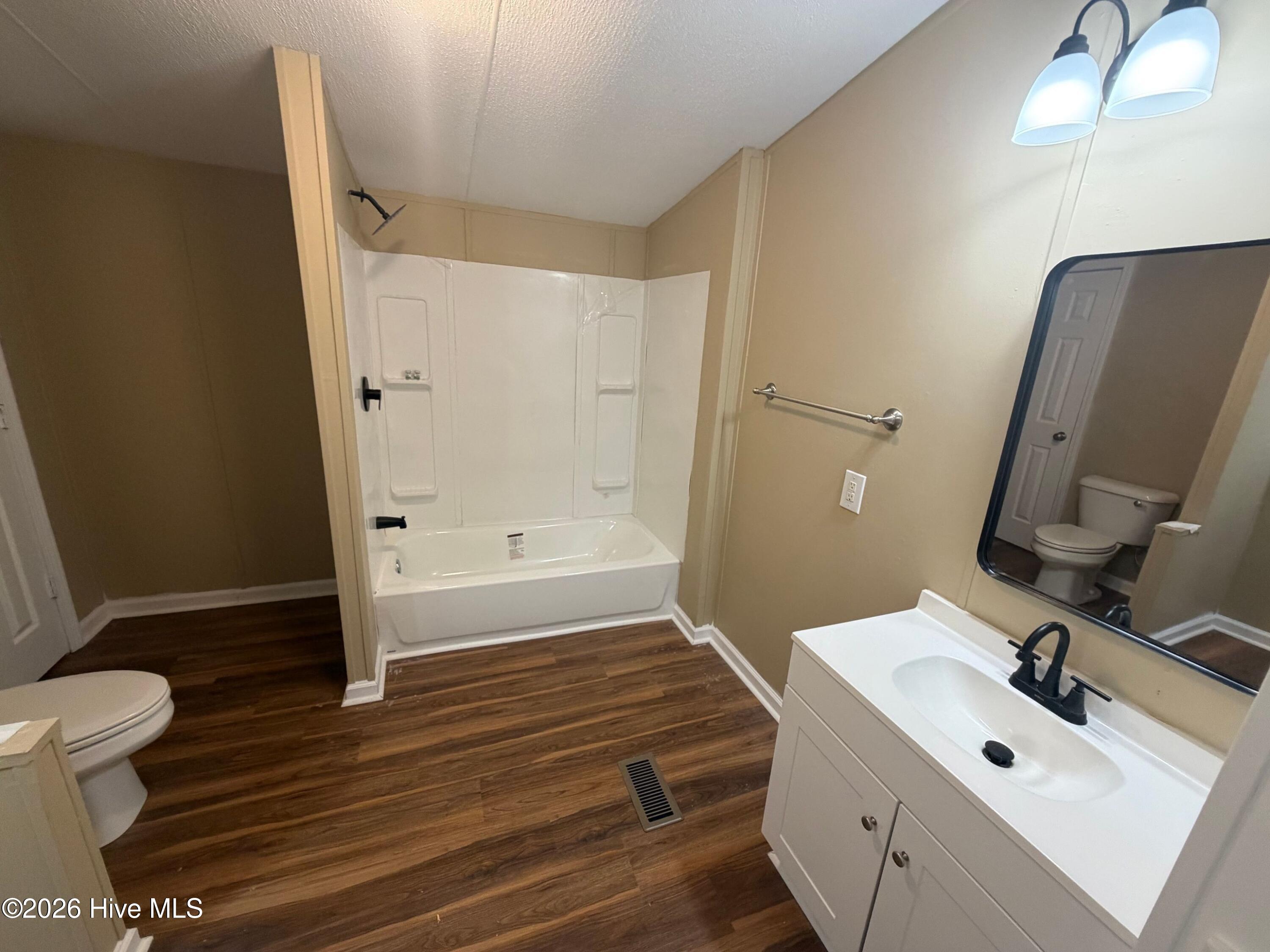 1110 E Northern Boulevard Property Photo 18