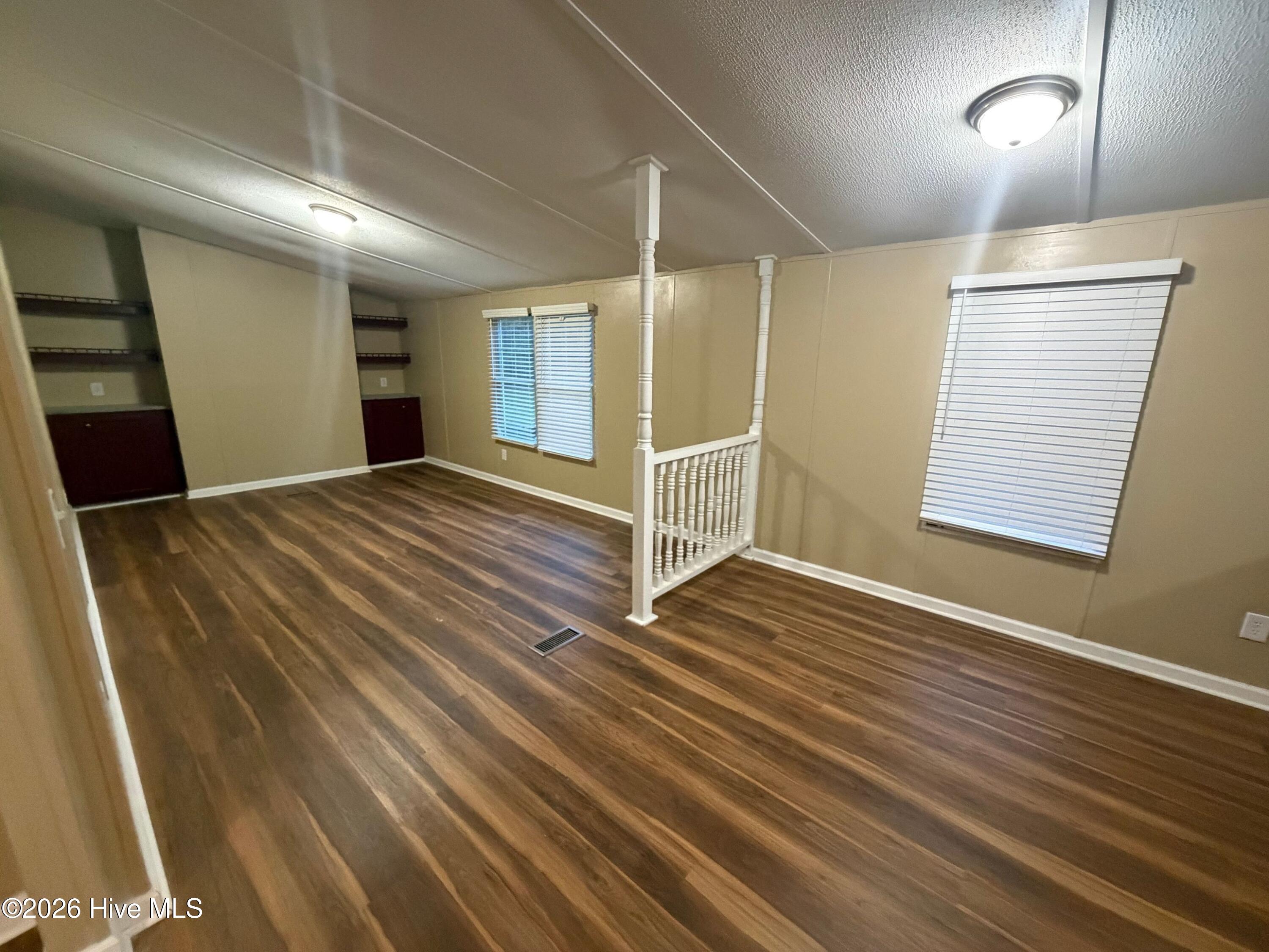 1110 E Northern Boulevard Property Photo 32