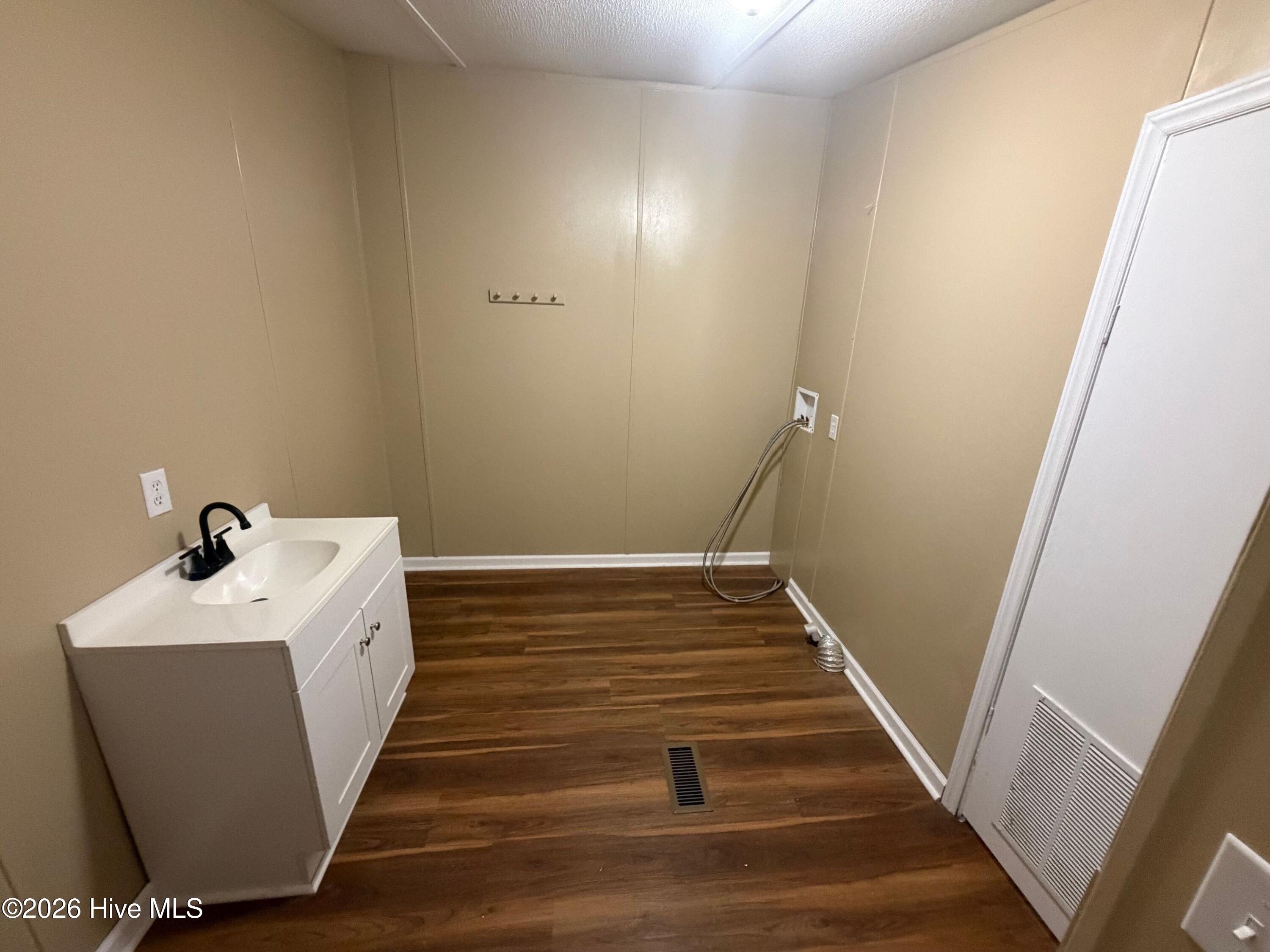 1110 E Northern Boulevard Property Photo 33