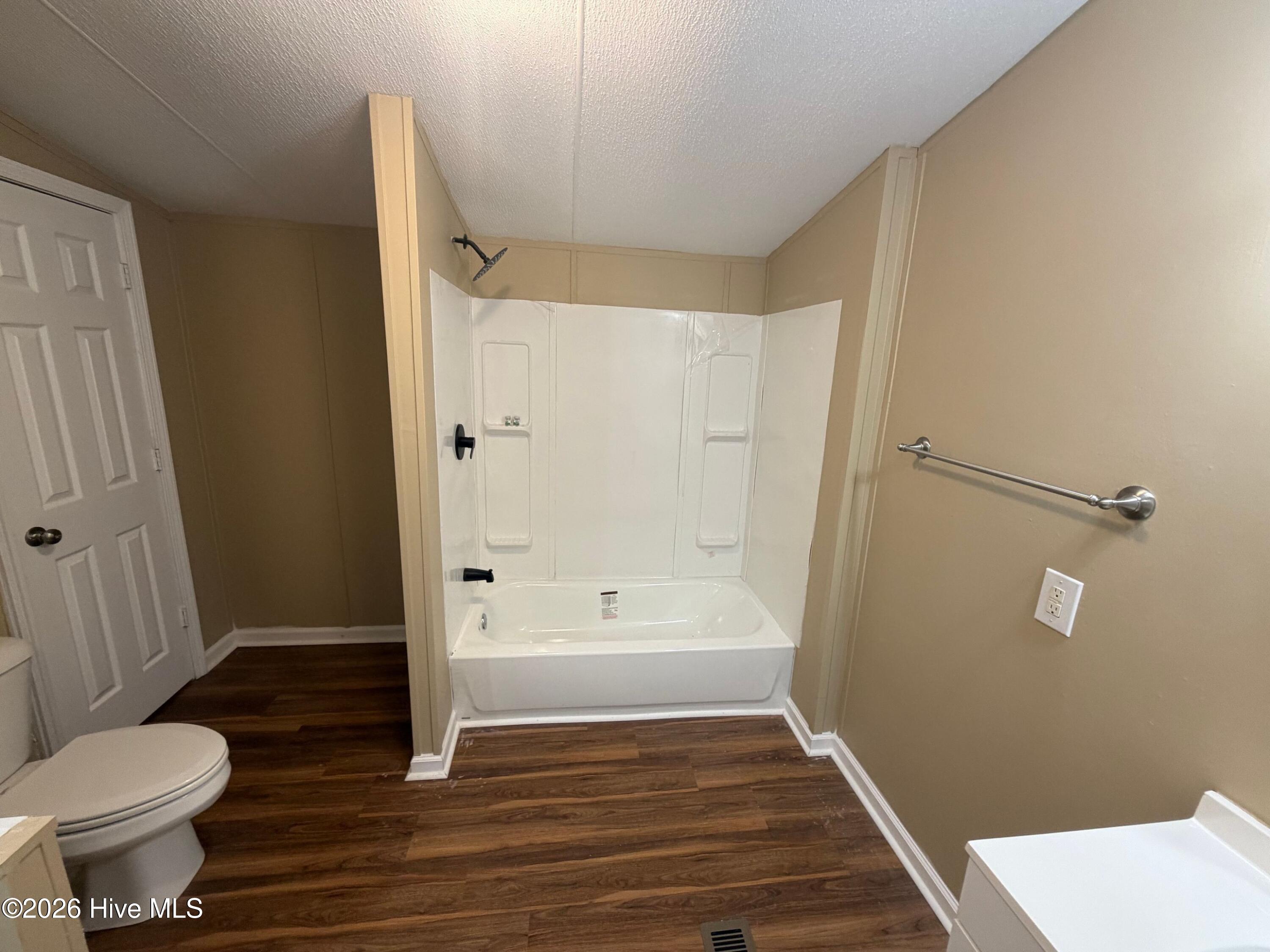 1110 E Northern Boulevard Property Photo 35