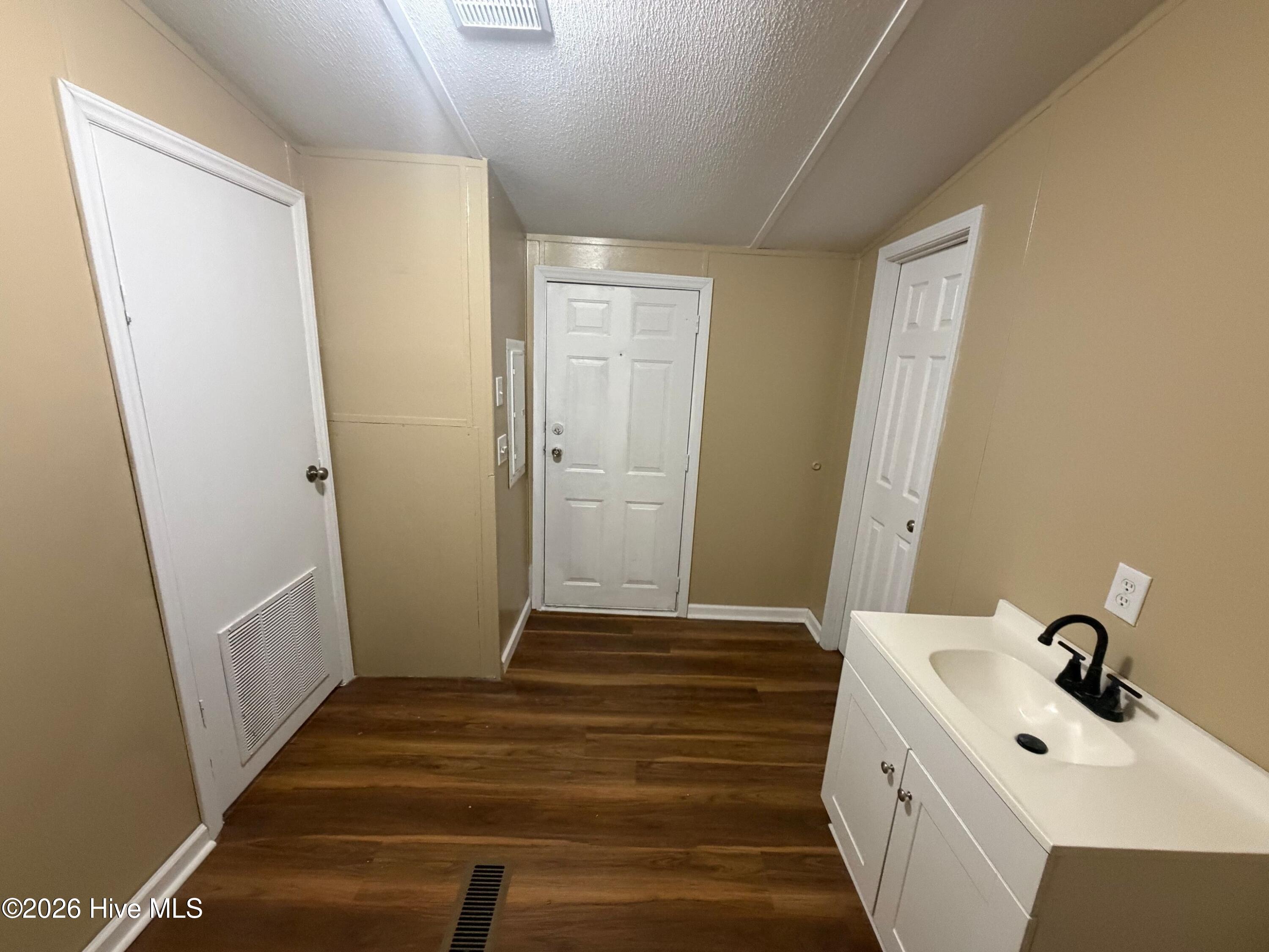 1110 E Northern Boulevard Property Photo 36