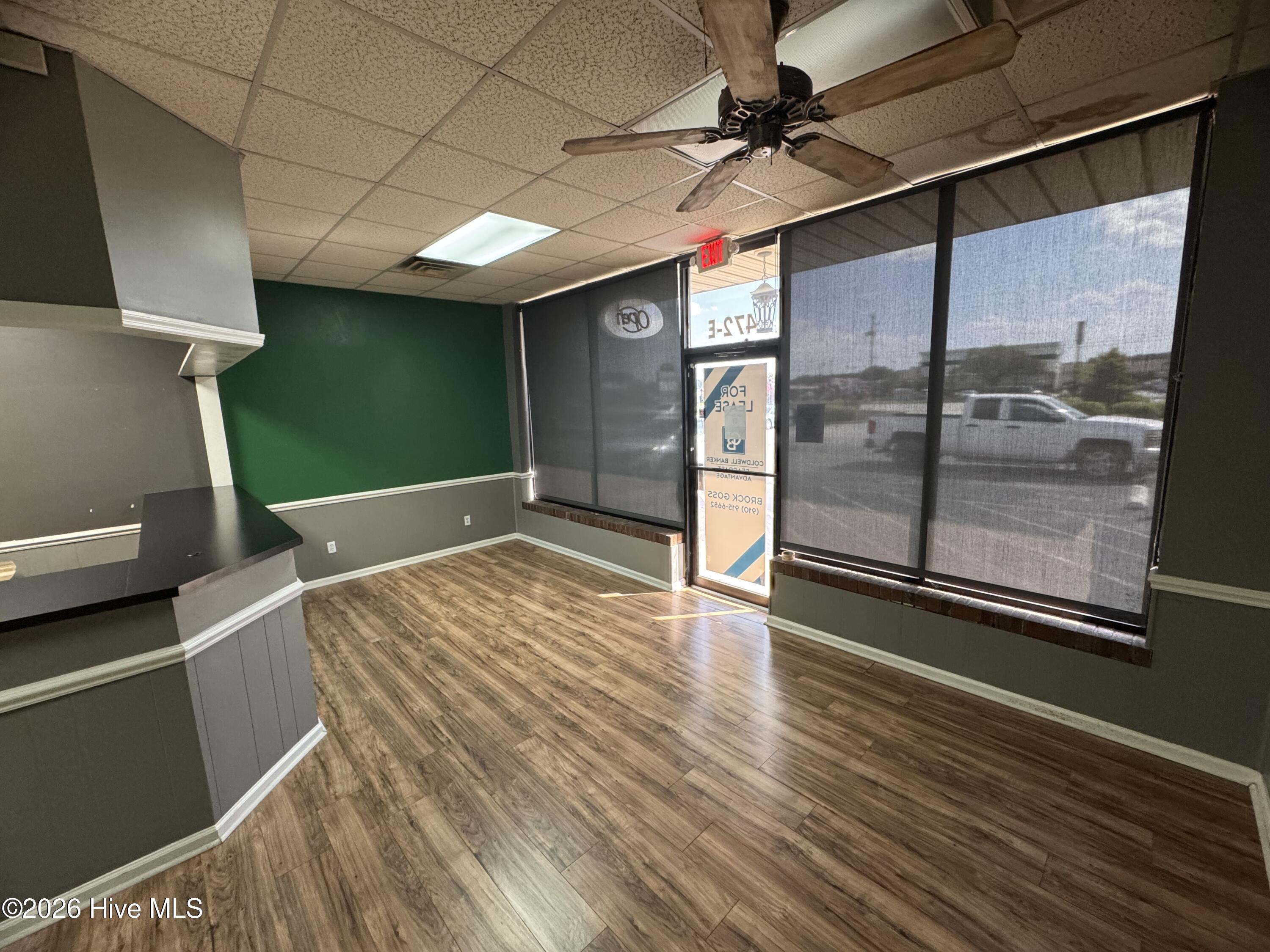 472 Western Boulevard E Property Photo 5