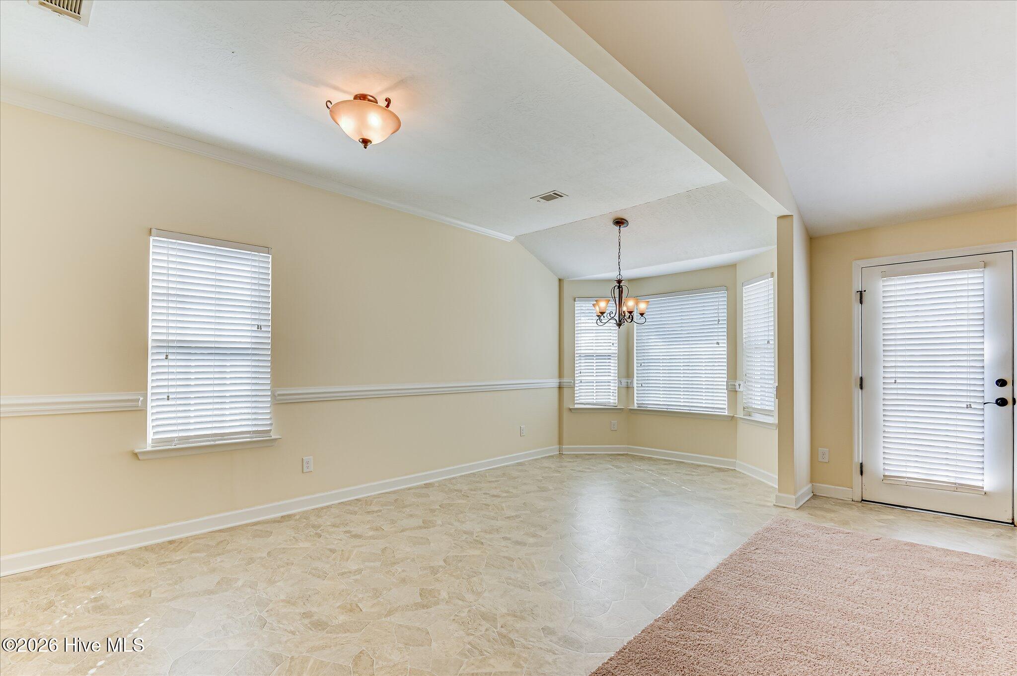 1091 Rosland Circle Property Photo 14