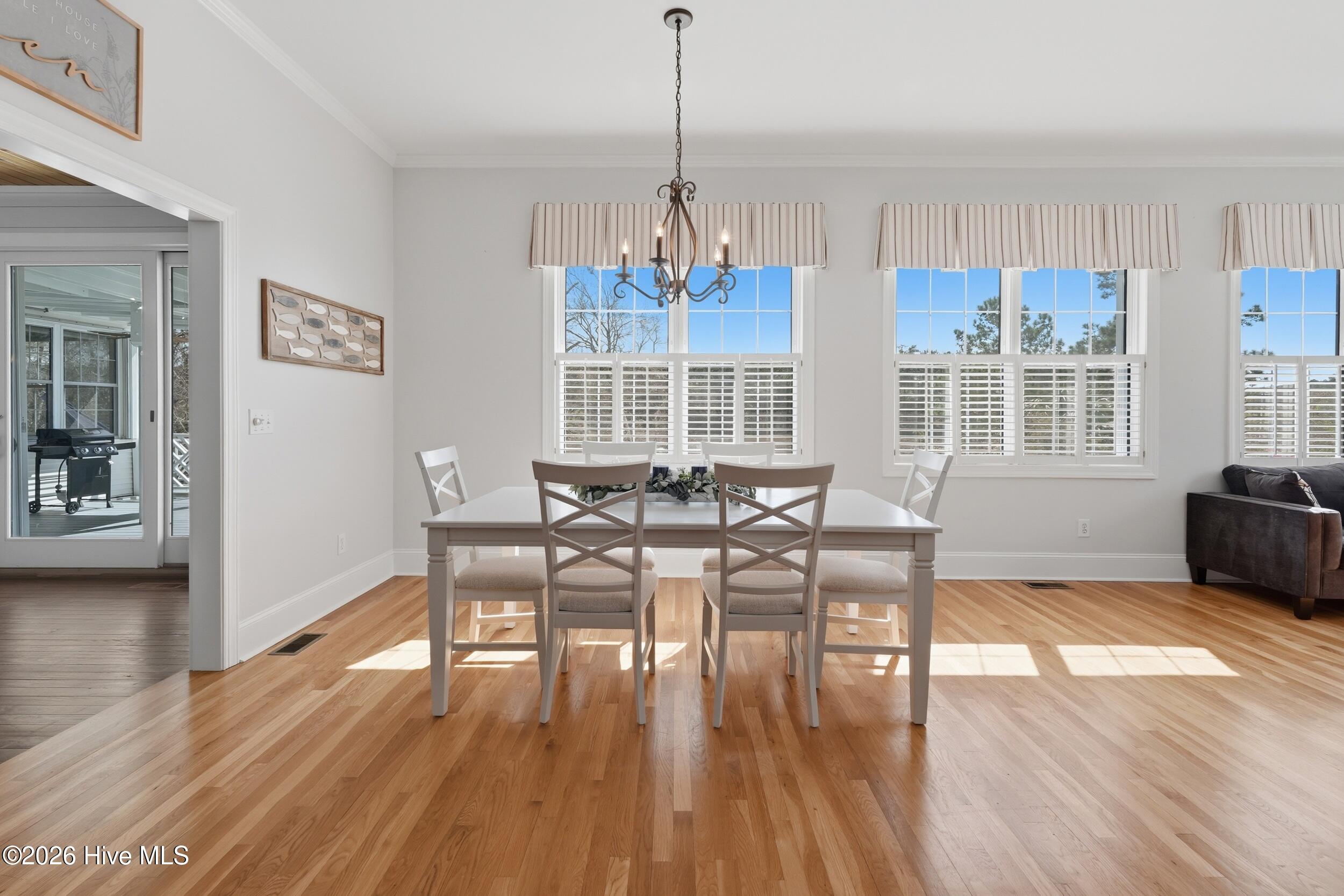 606 Ravenswood Road Property Photo 18