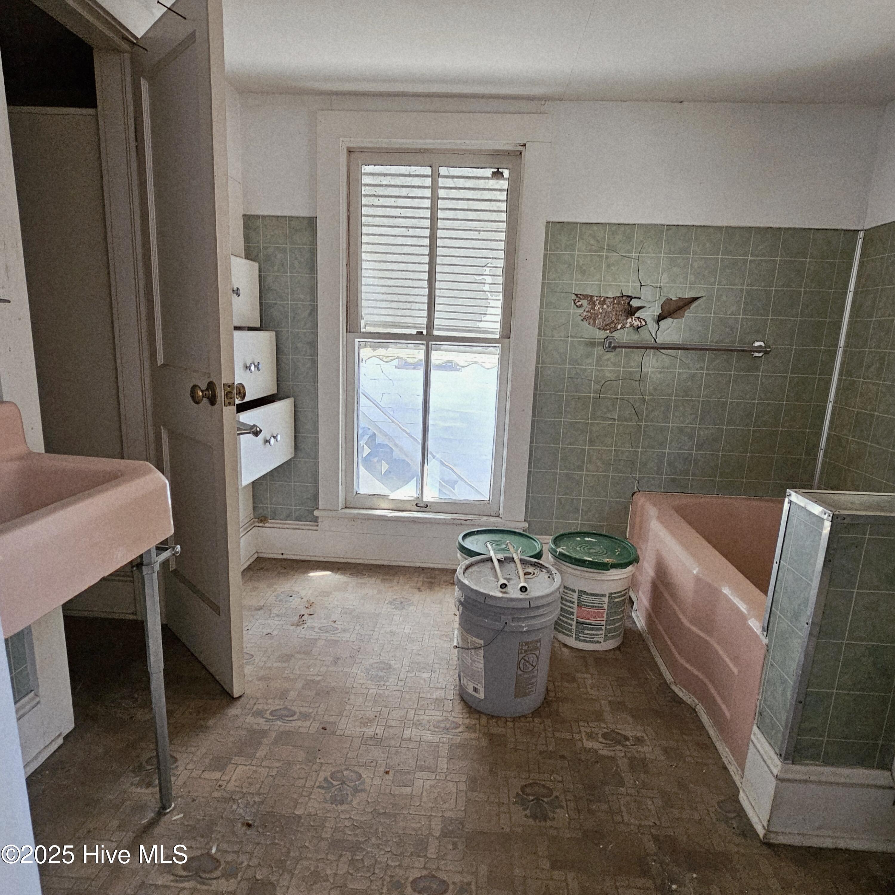 737 Riverside Avenue Property Photo 3