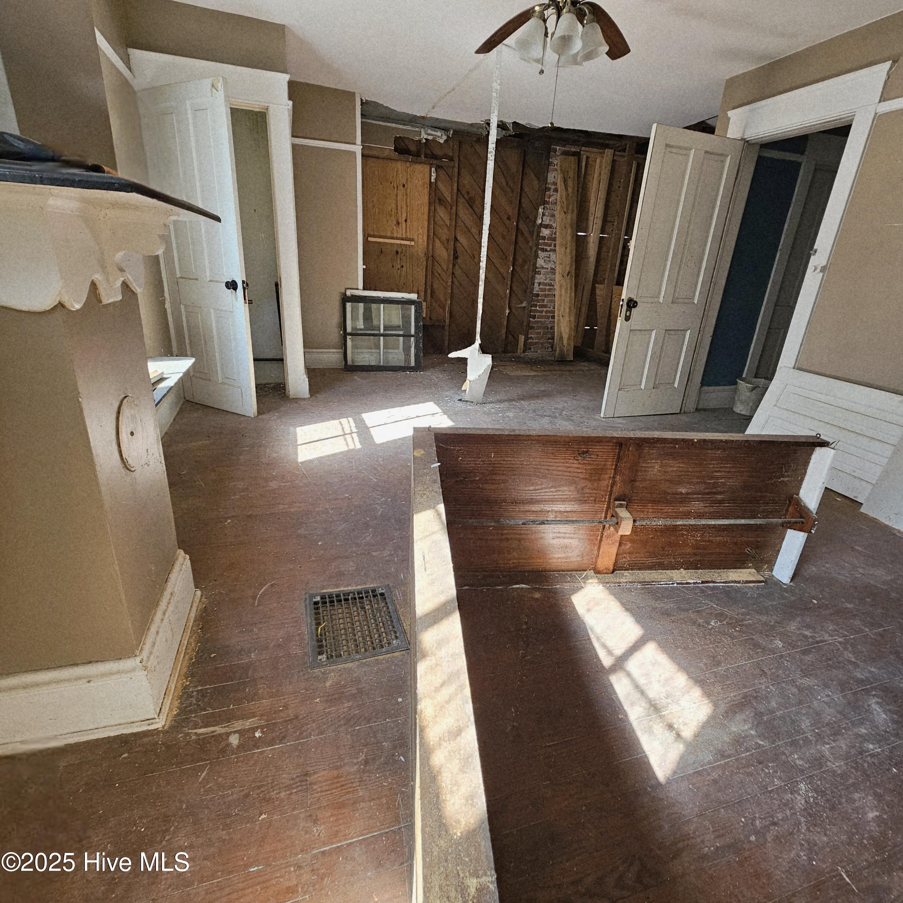 737 Riverside Avenue Property Photo 4