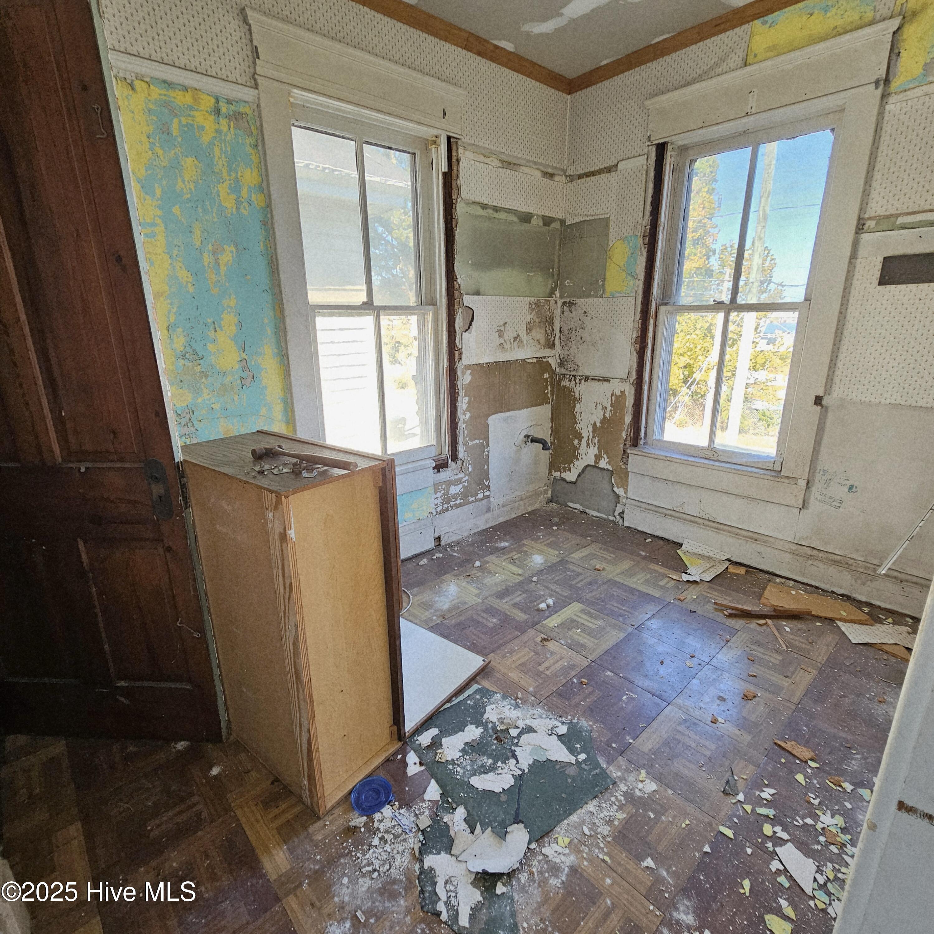 737 Riverside Avenue Property Photo 8