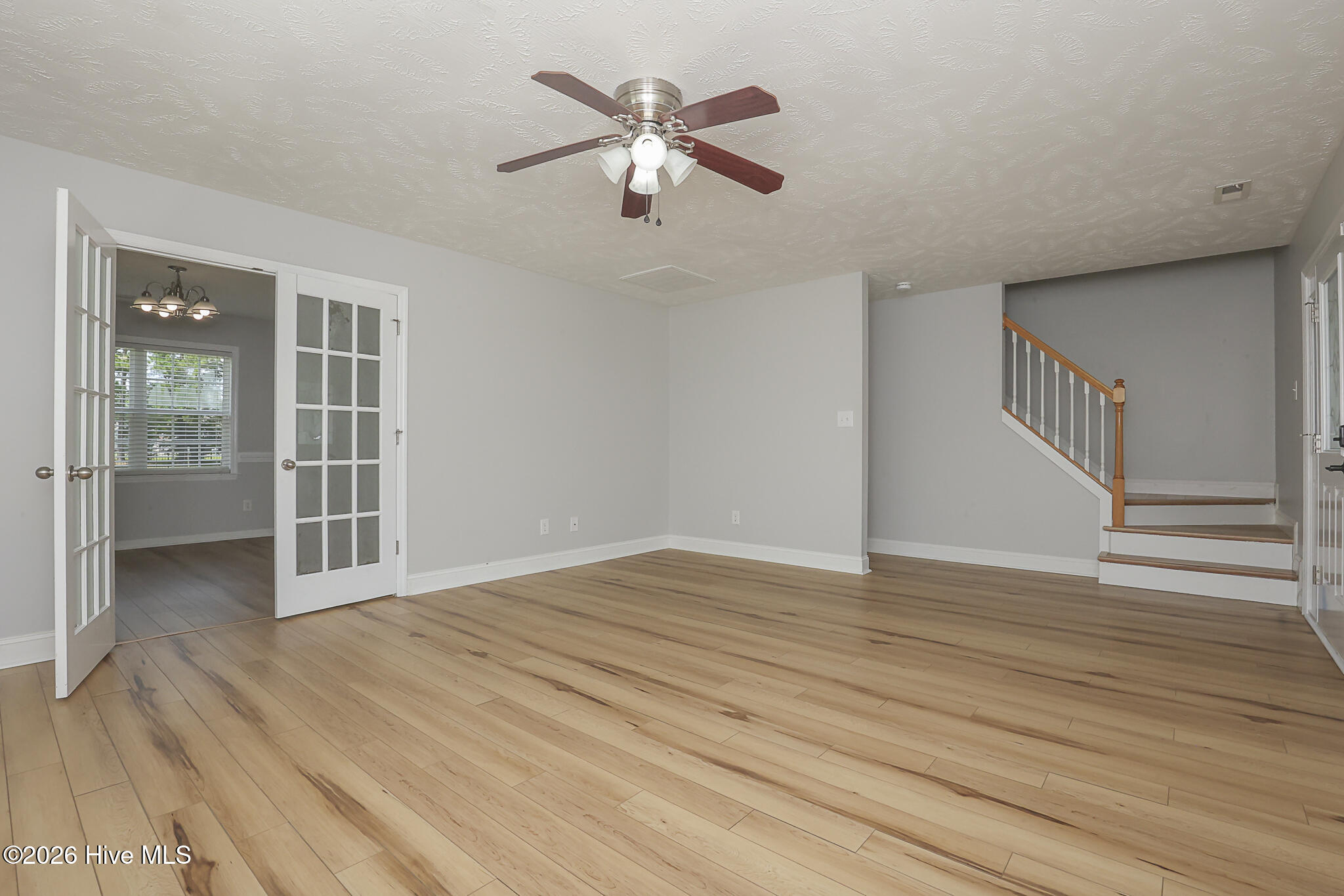 202 S River Drive Property Photo 7