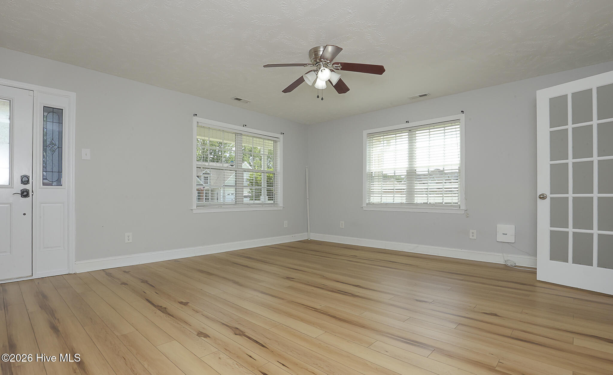 202 S River Drive Property Photo 8