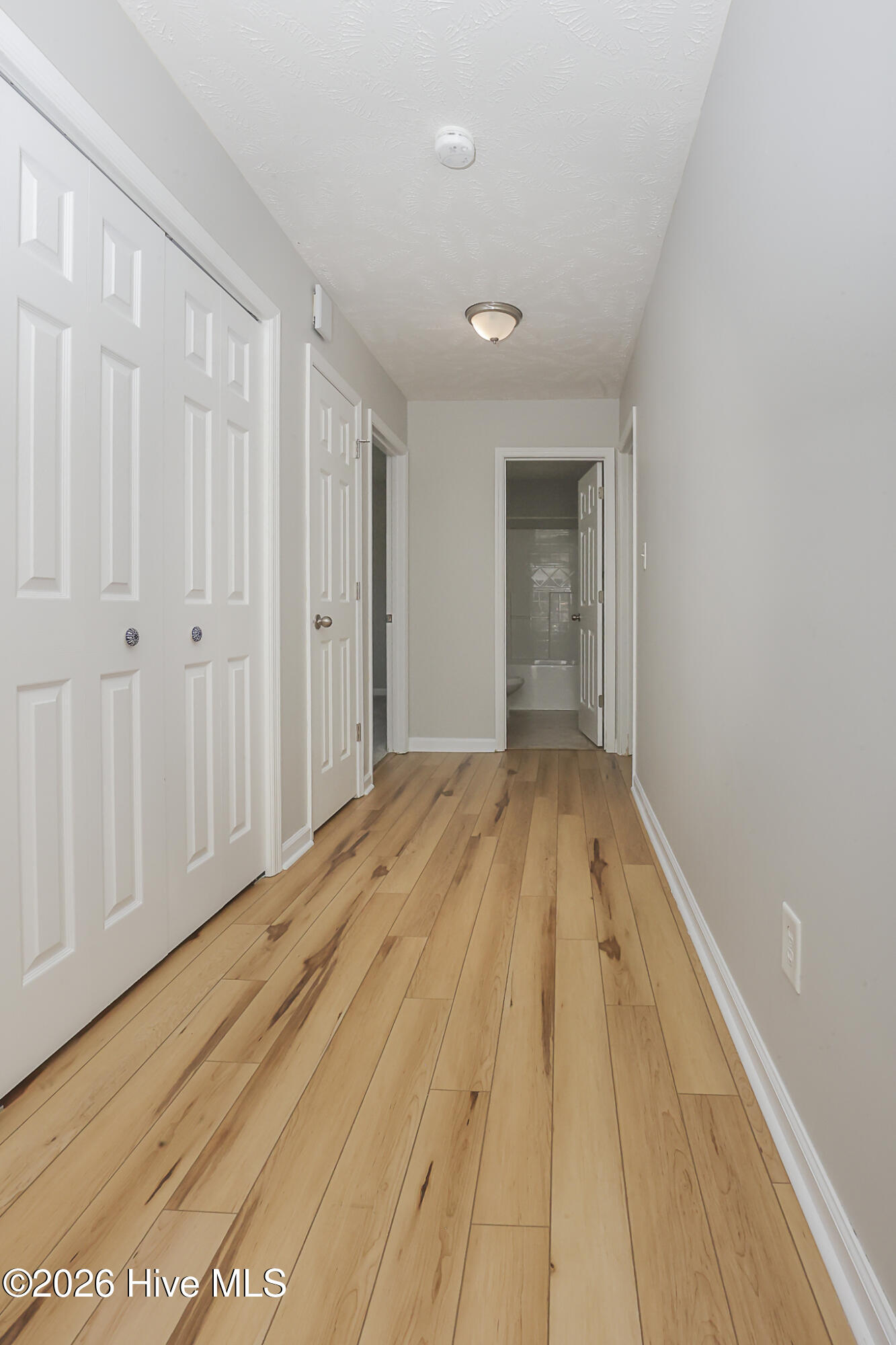 202 S River Drive Property Photo 9