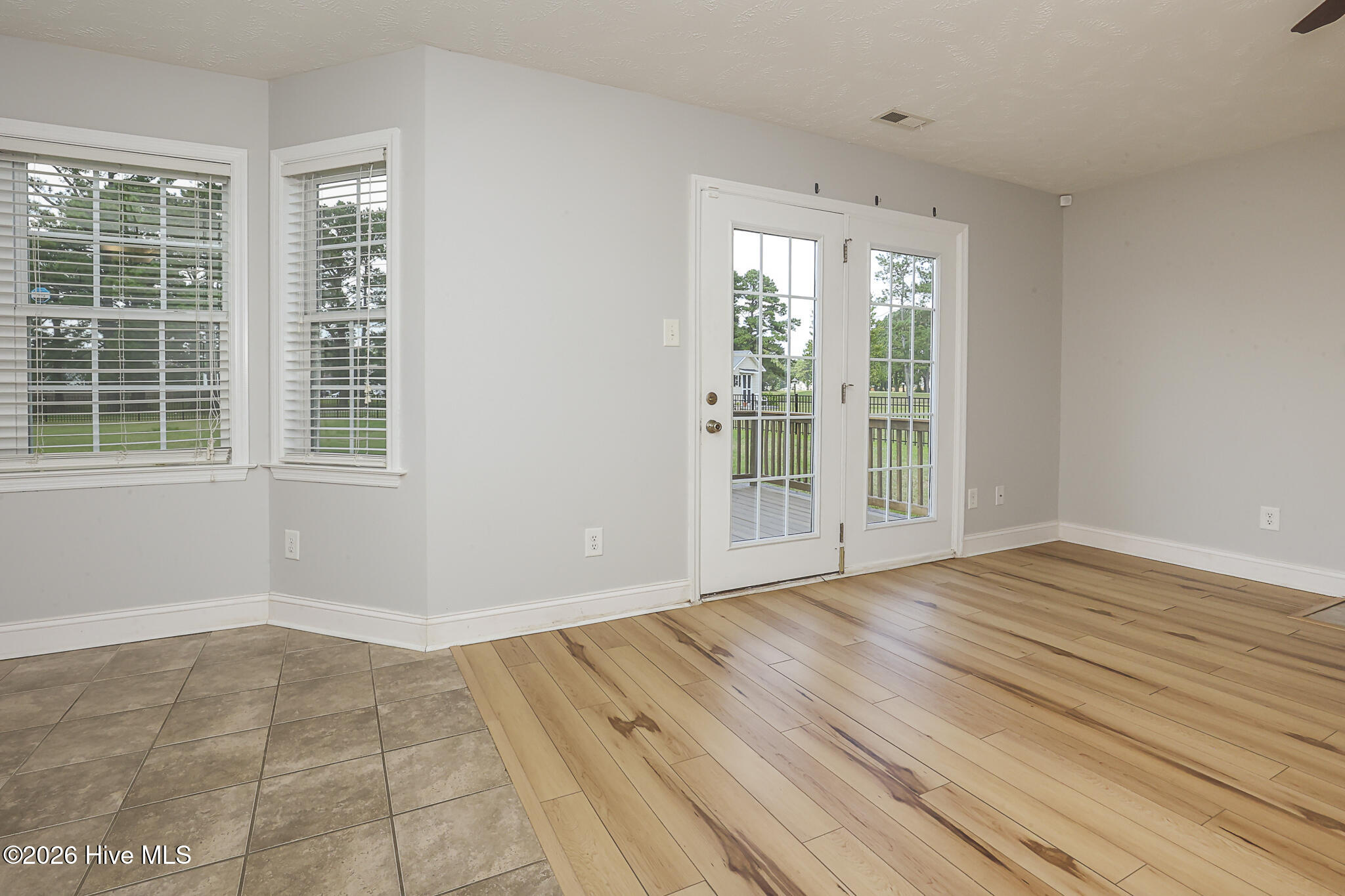 202 S River Drive Property Photo 26