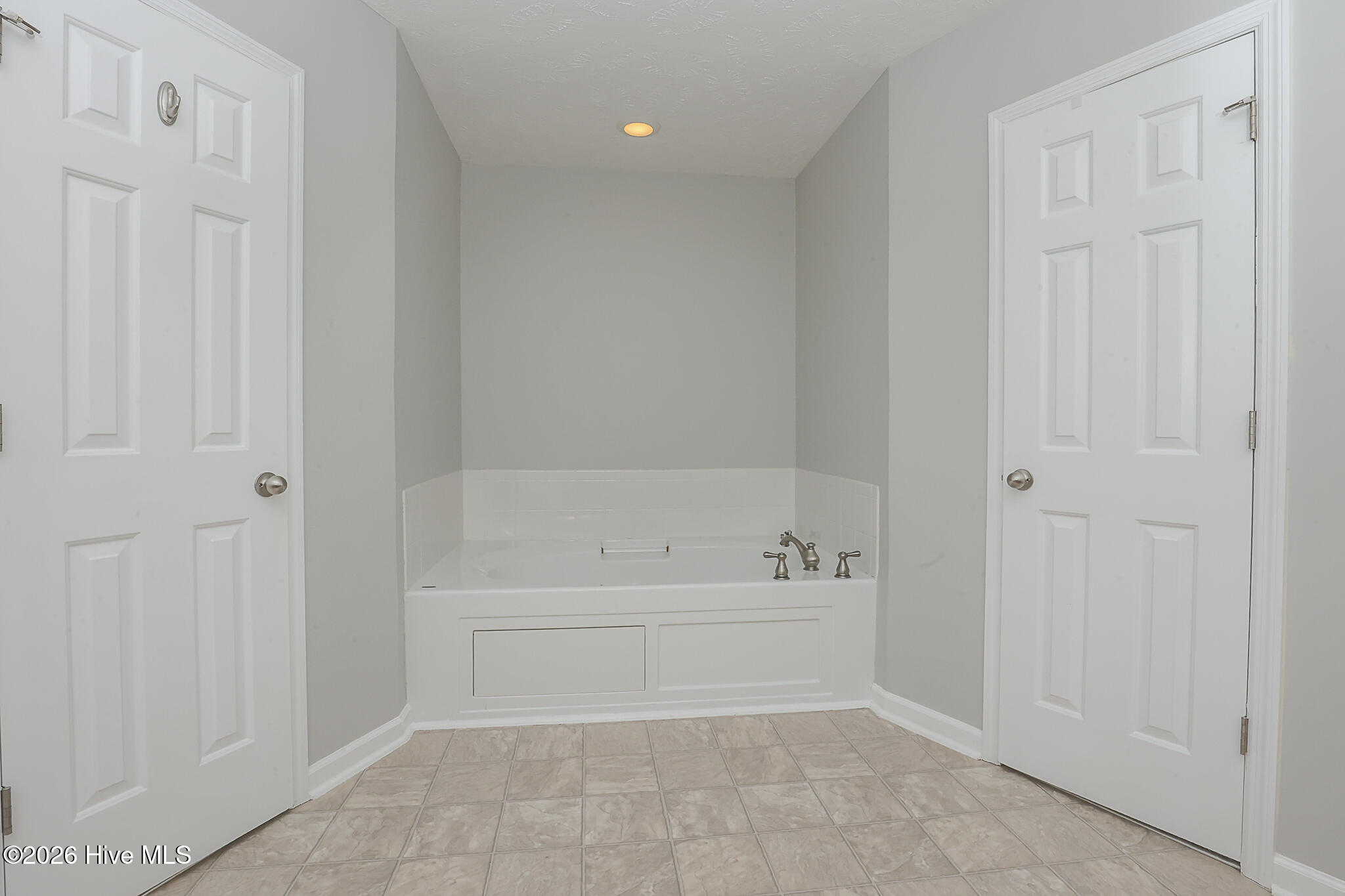 202 S River Drive Property Photo 37