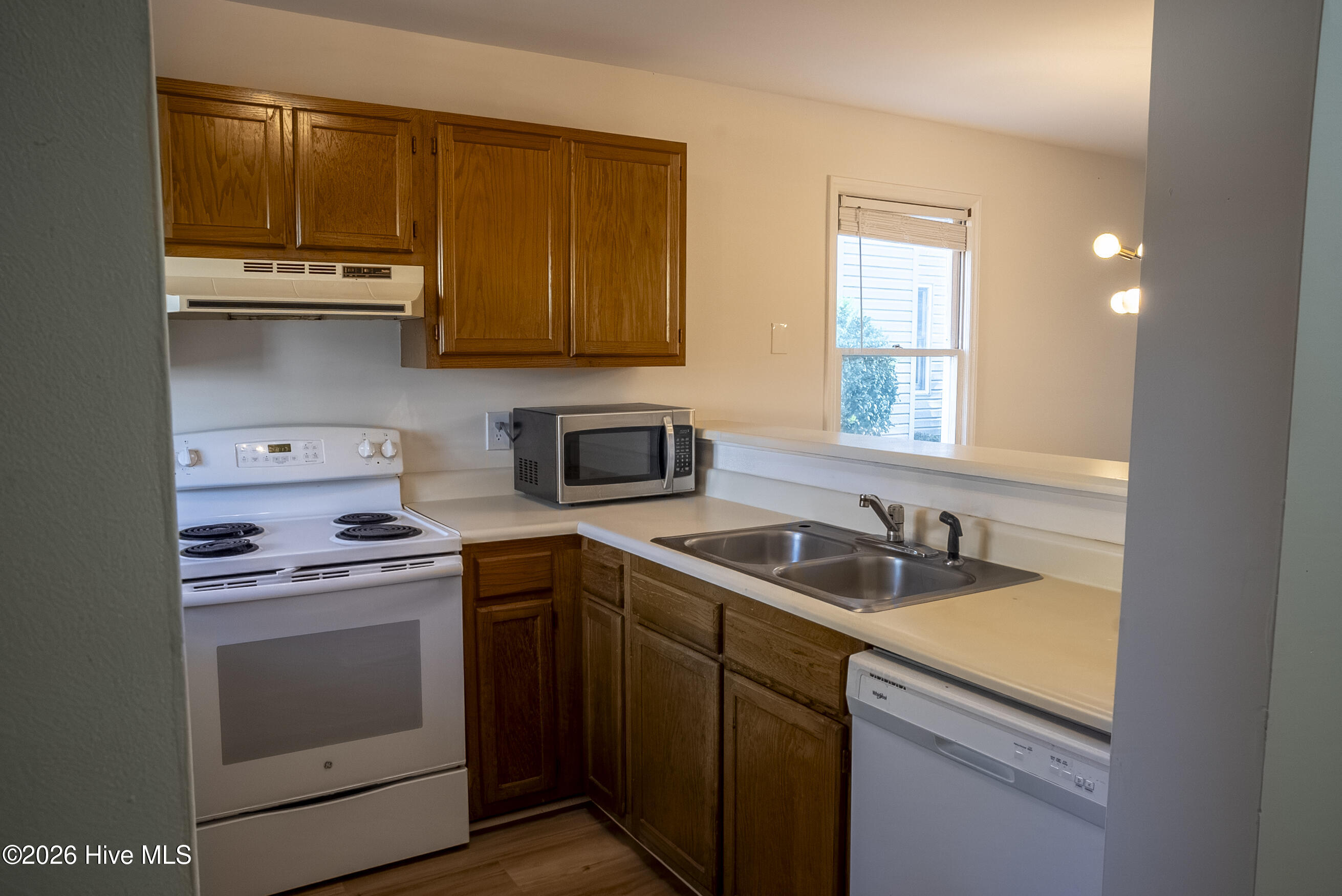 137 Lullwater Drive Apt B Property Photo 4