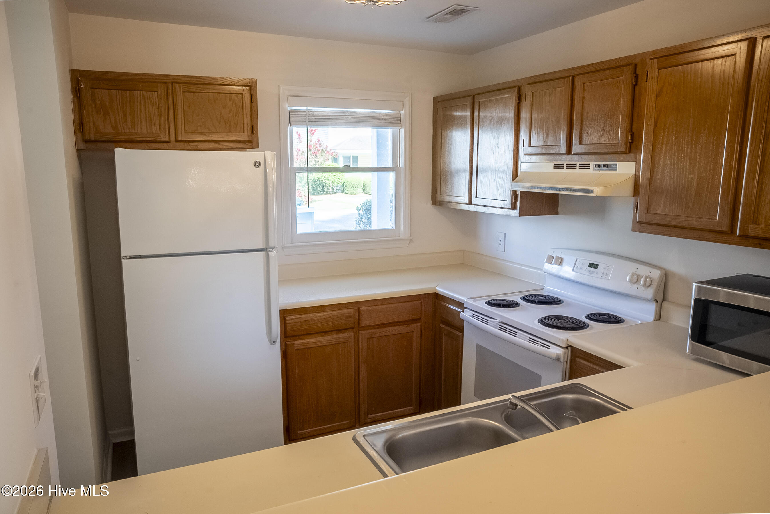 137 Lullwater Drive Apt B Property Photo 5