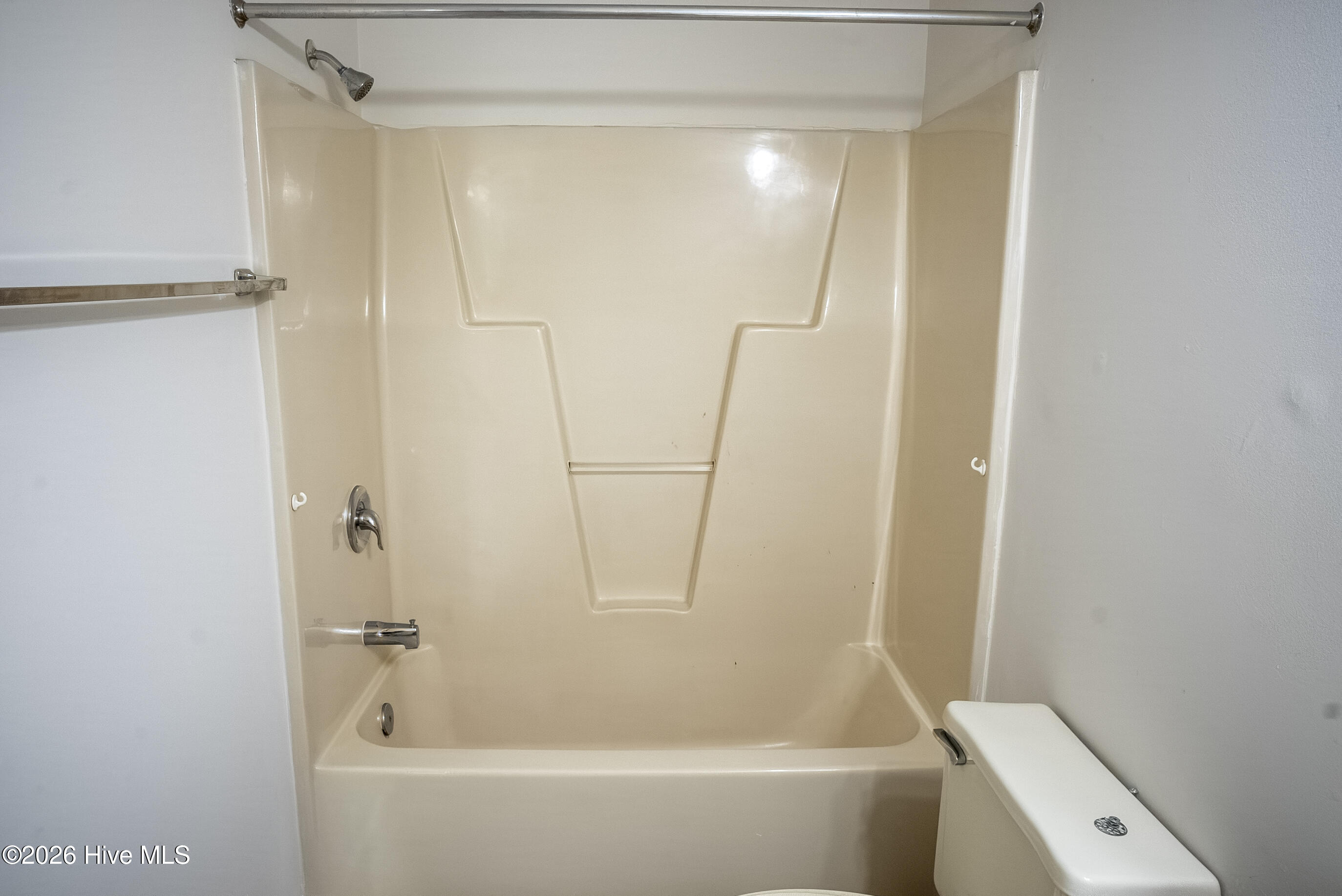 137 Lullwater Drive Apt B Property Photo 14