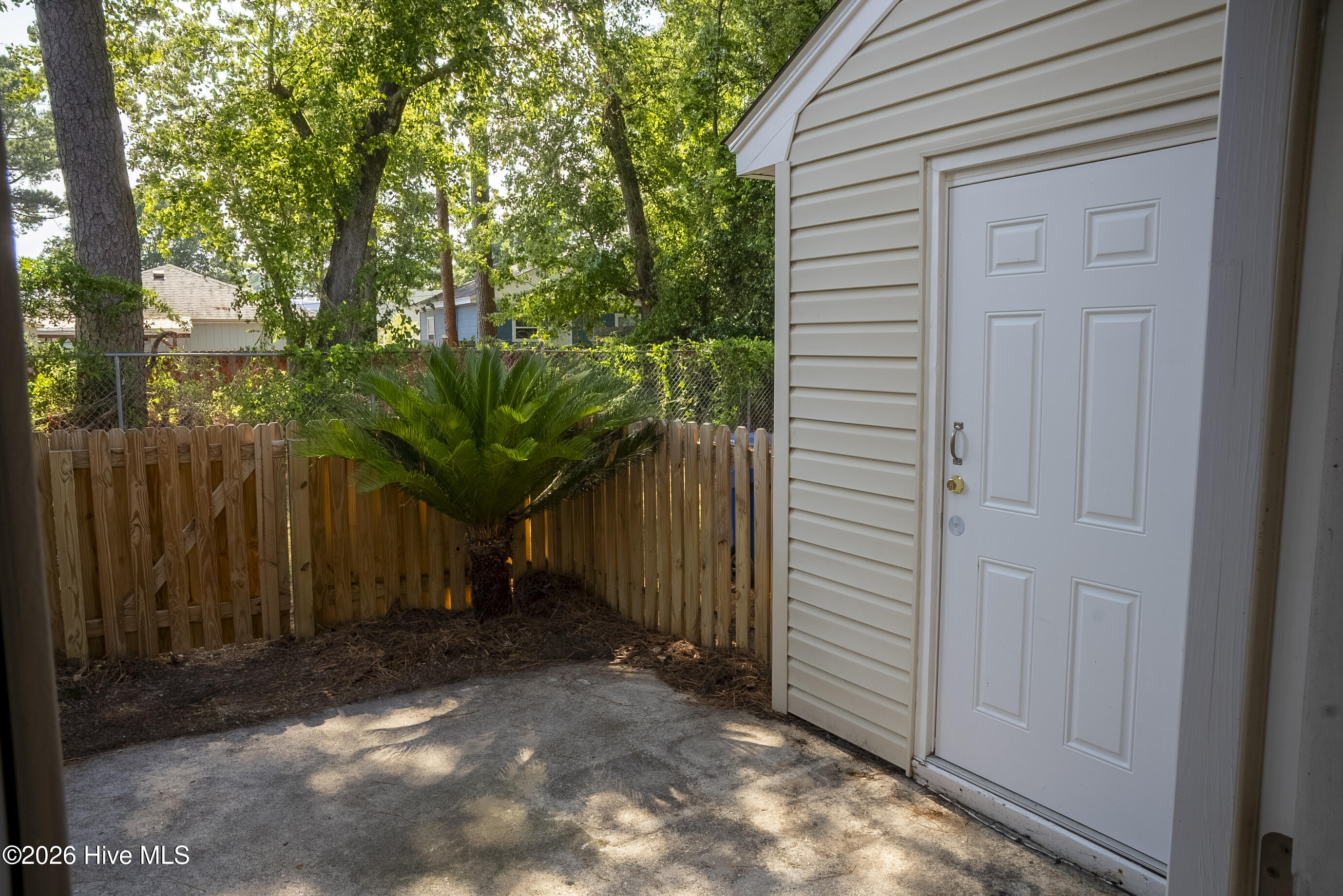 137 Lullwater Drive Apt B Property Photo 22