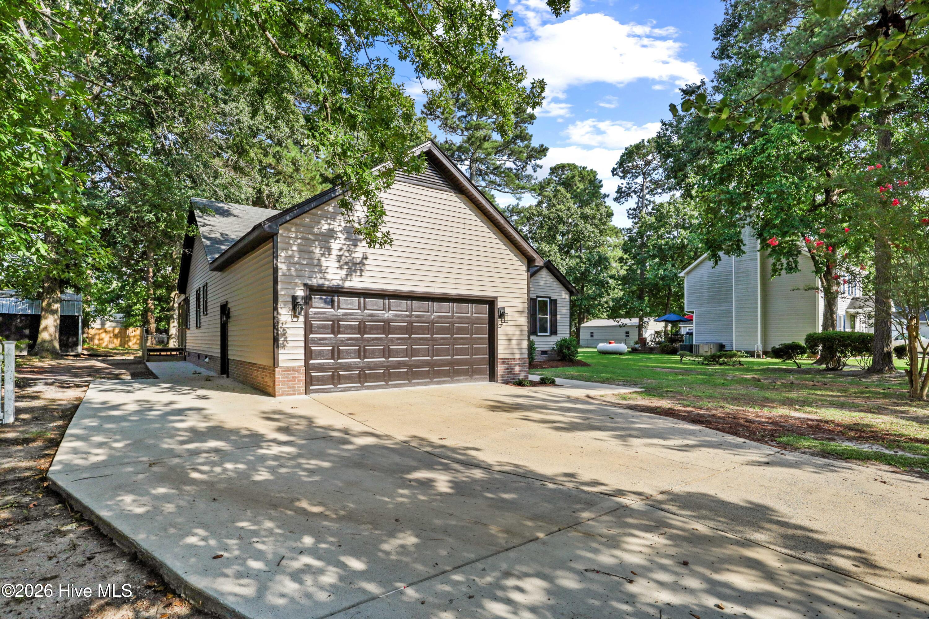 202 N Pointe Drive Property Photo 3