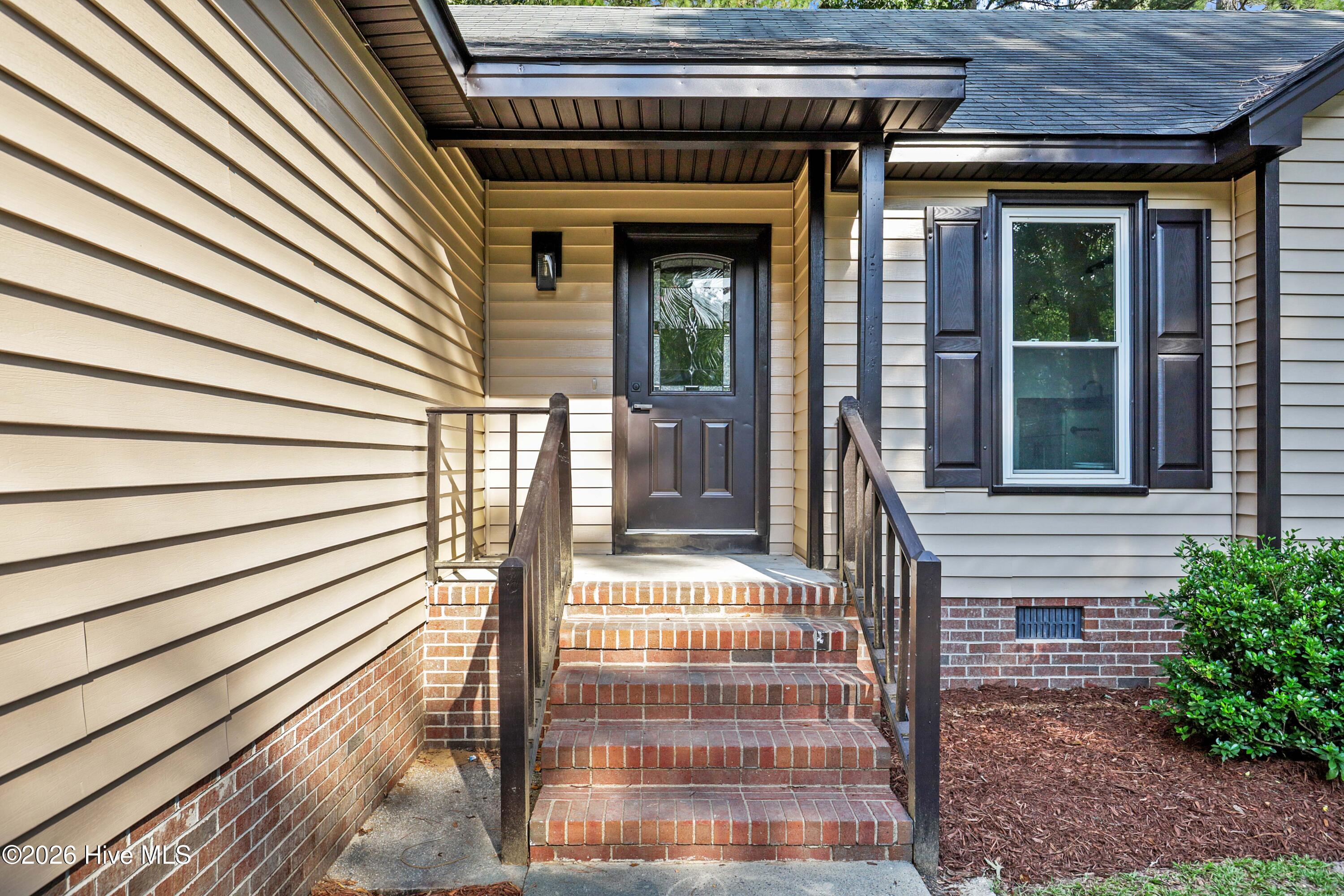 202 N Pointe Drive Property Photo 4