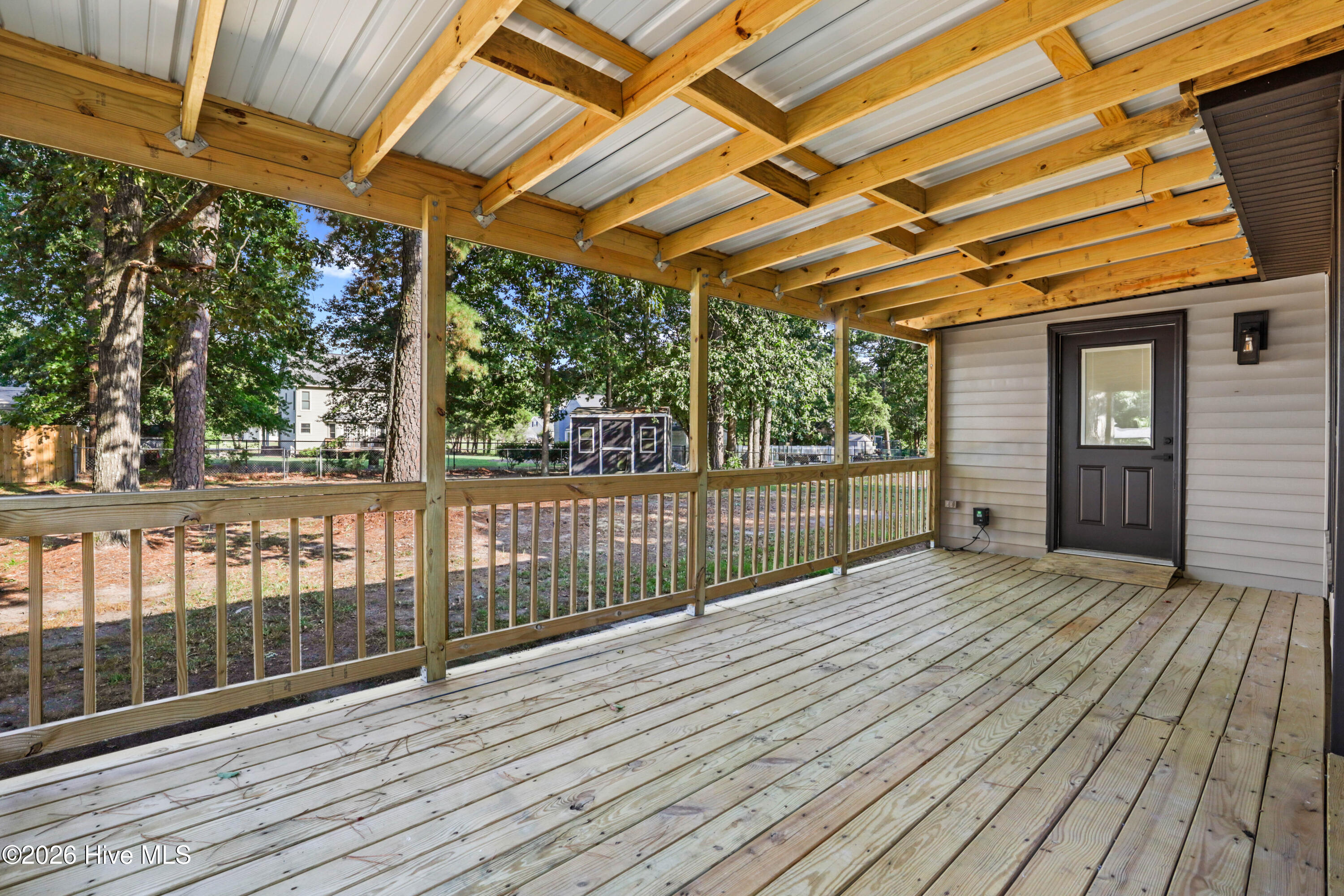 202 N Pointe Drive Property Photo 6