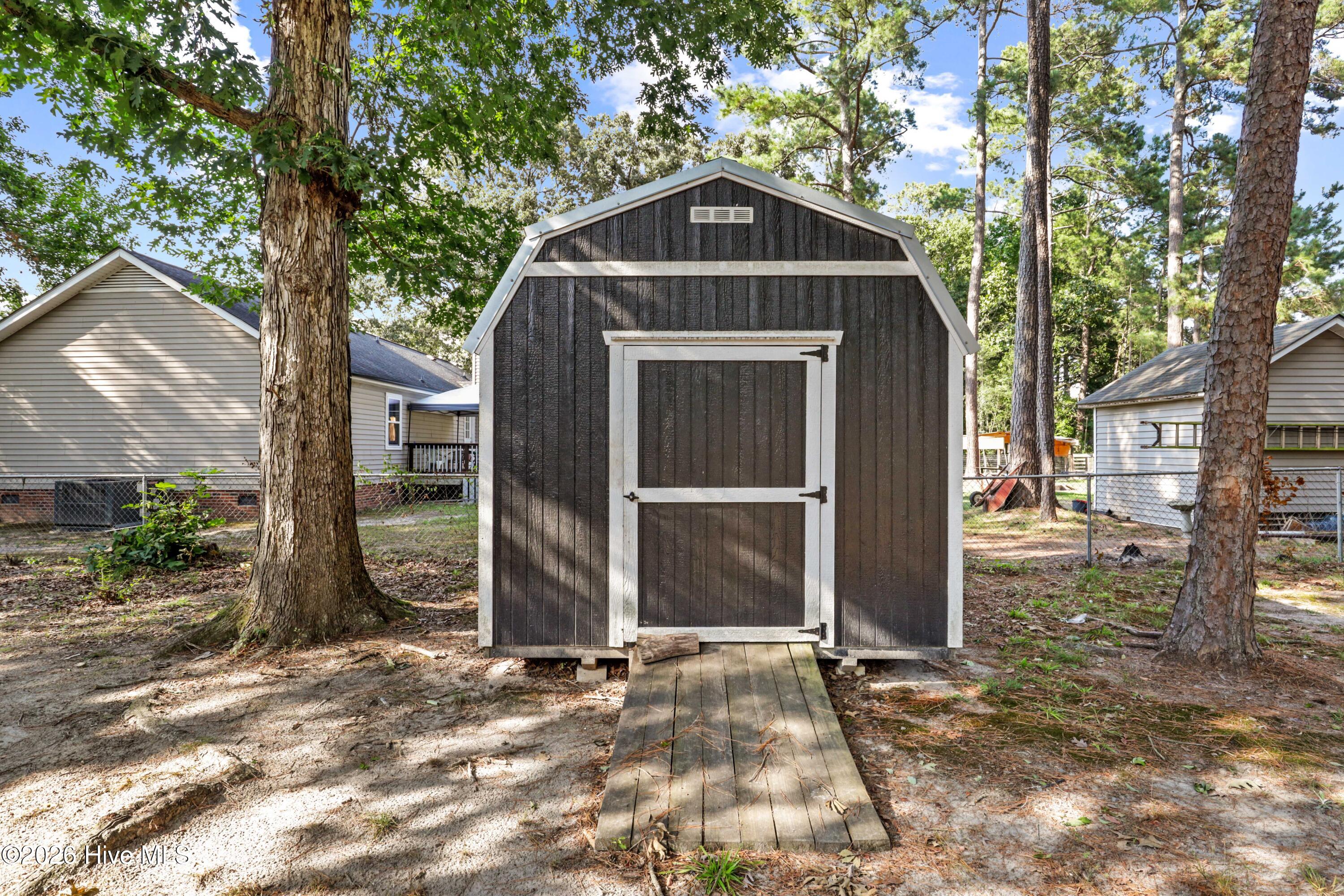 202 N Pointe Drive Property Photo 8