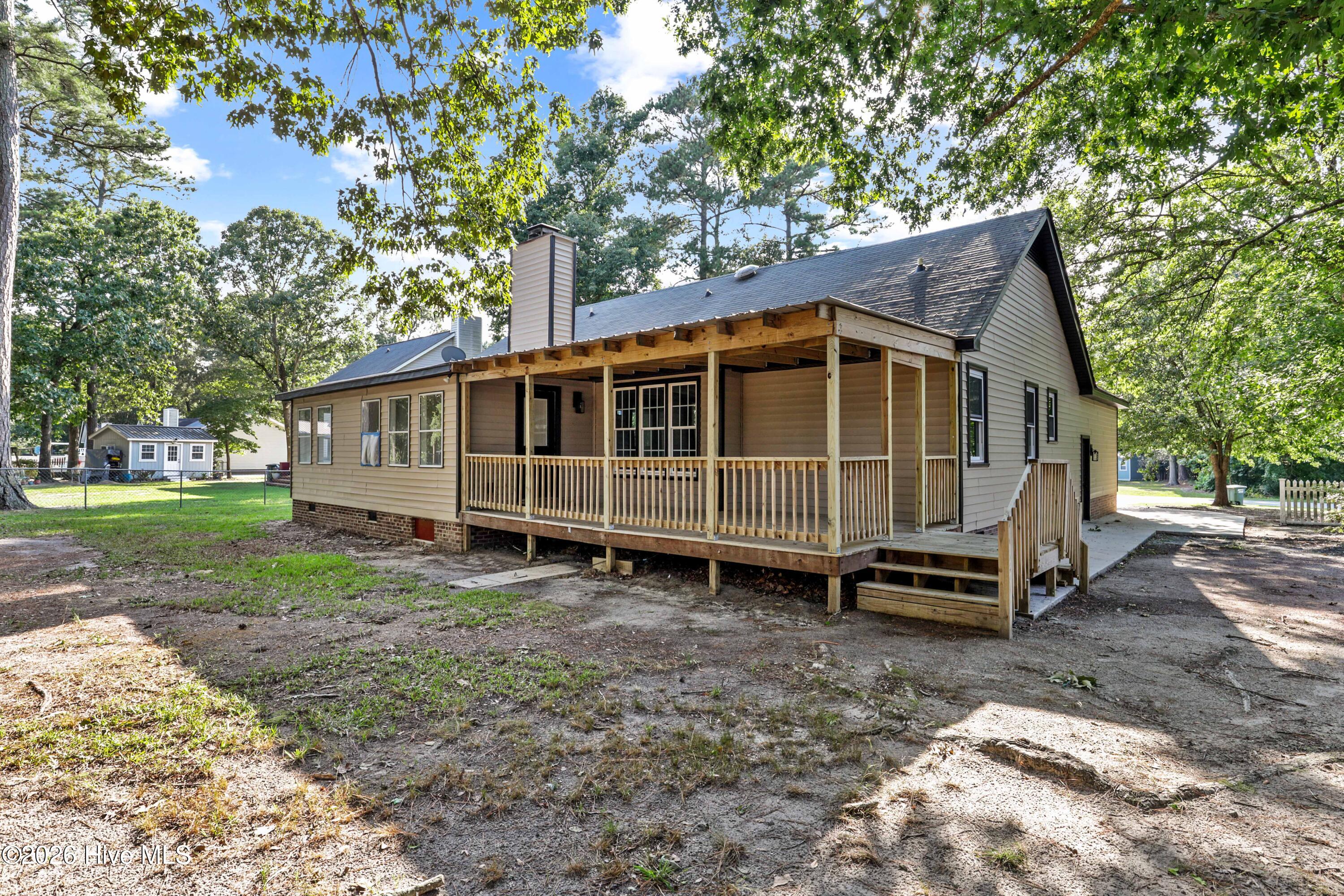 202 N Pointe Drive Property Photo 9