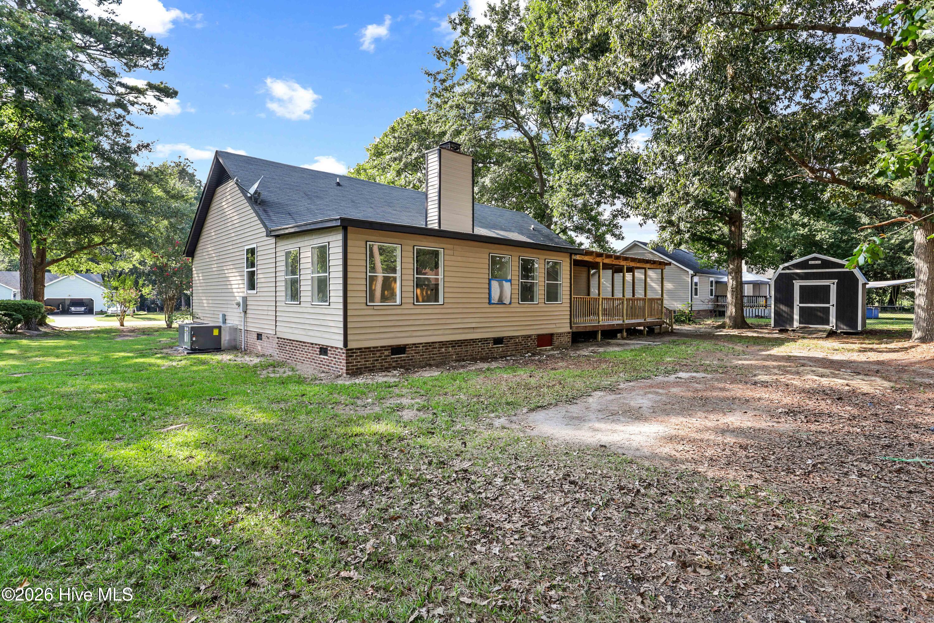 202 N Pointe Drive Property Photo 11