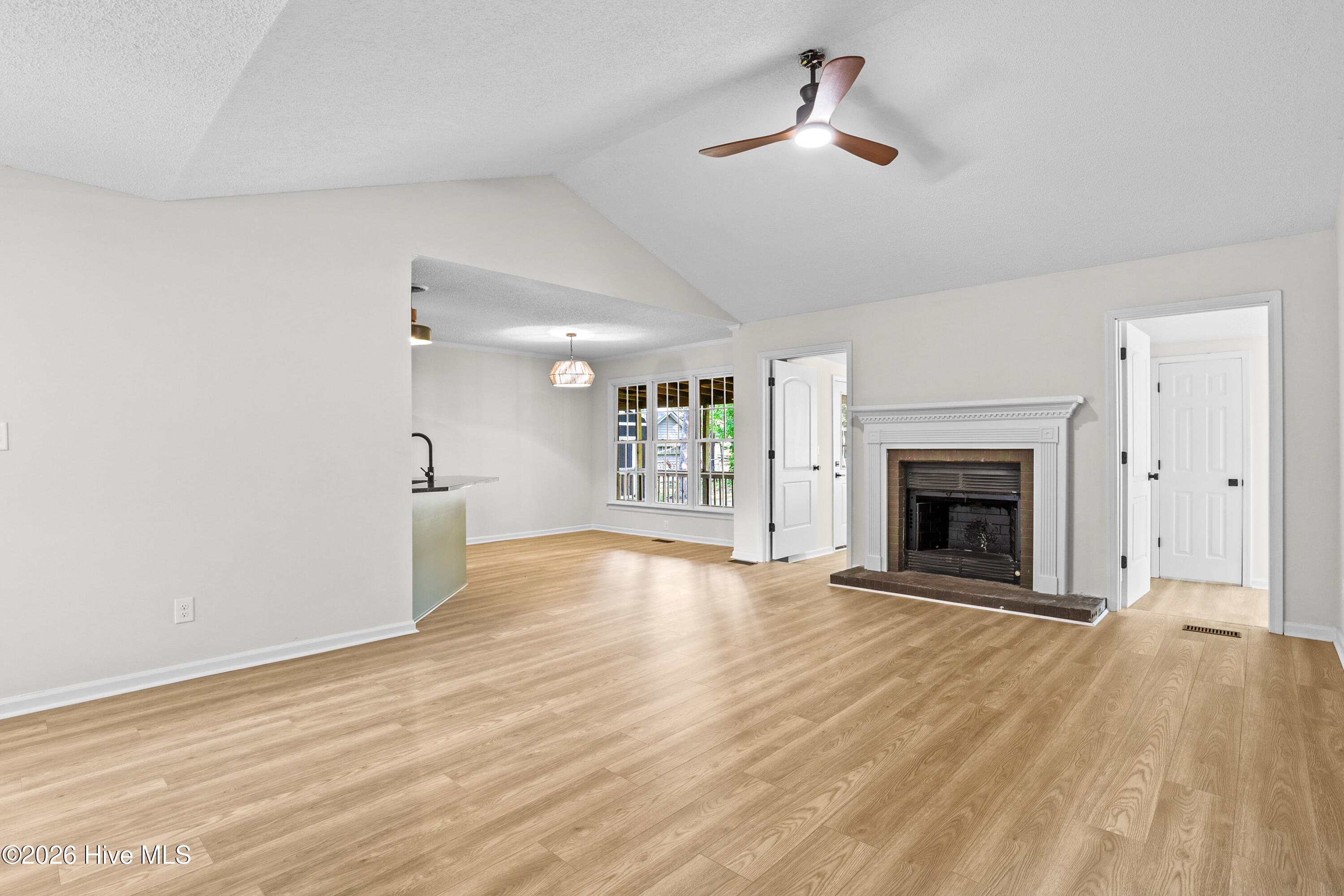 202 N Pointe Drive Property Photo 16