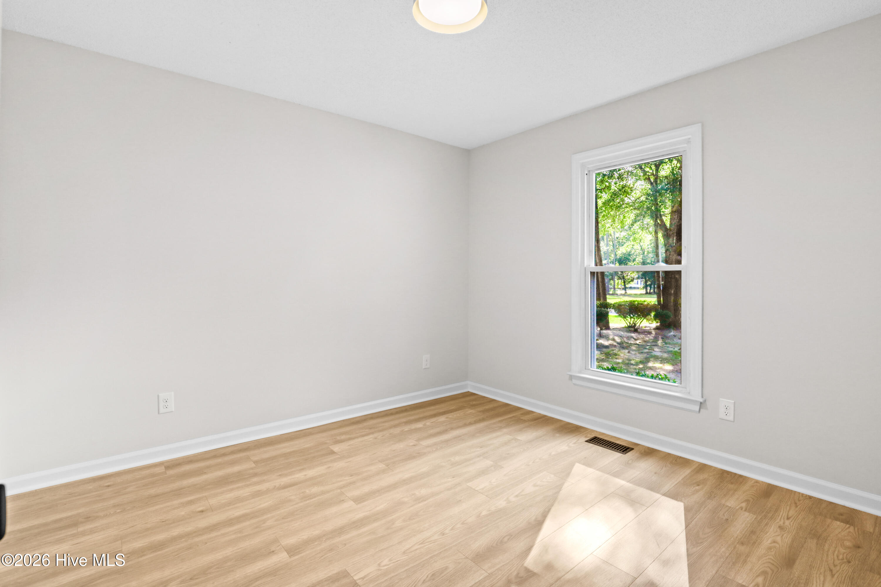 202 N Pointe Drive Property Photo 29