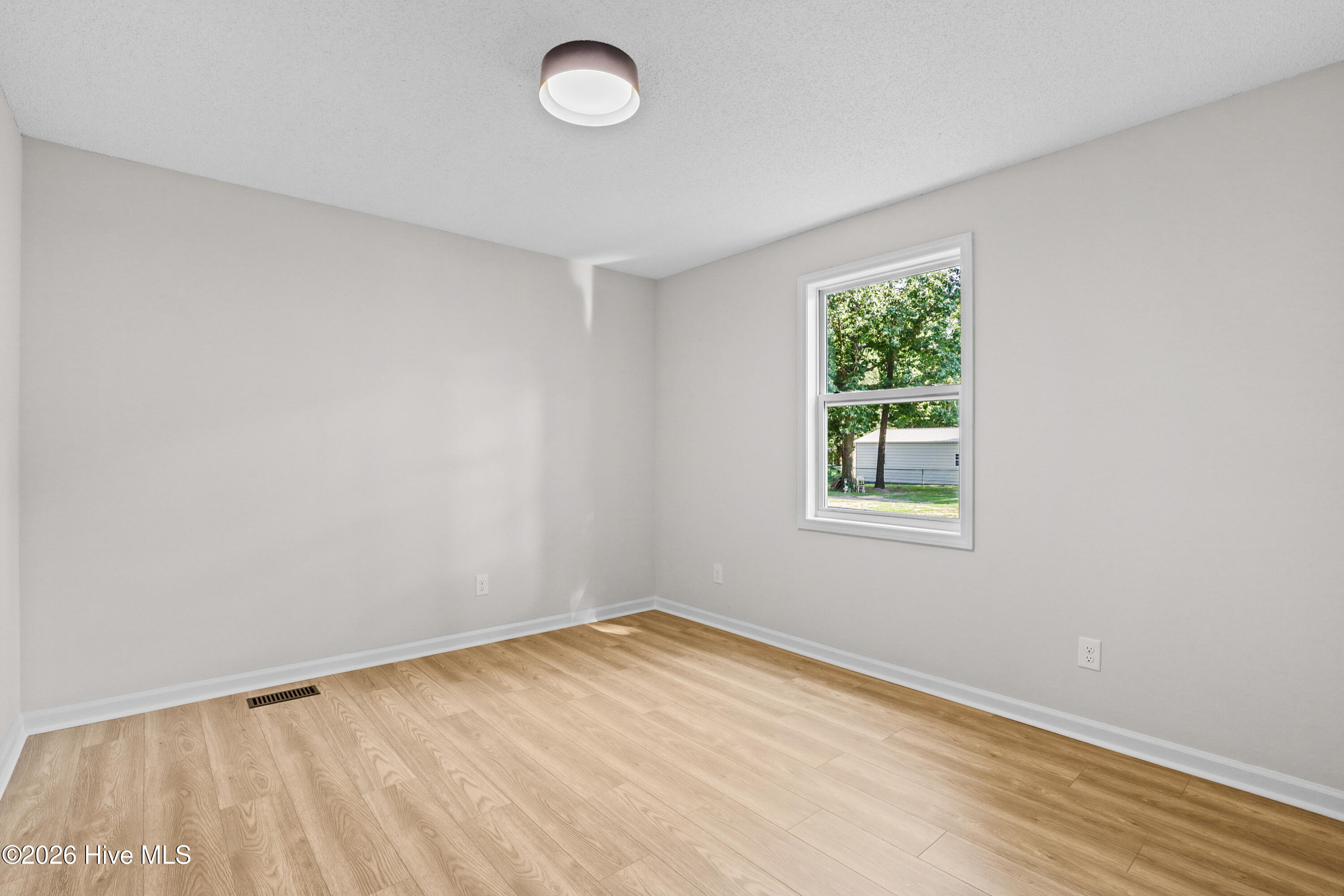 202 N Pointe Drive Property Photo 31