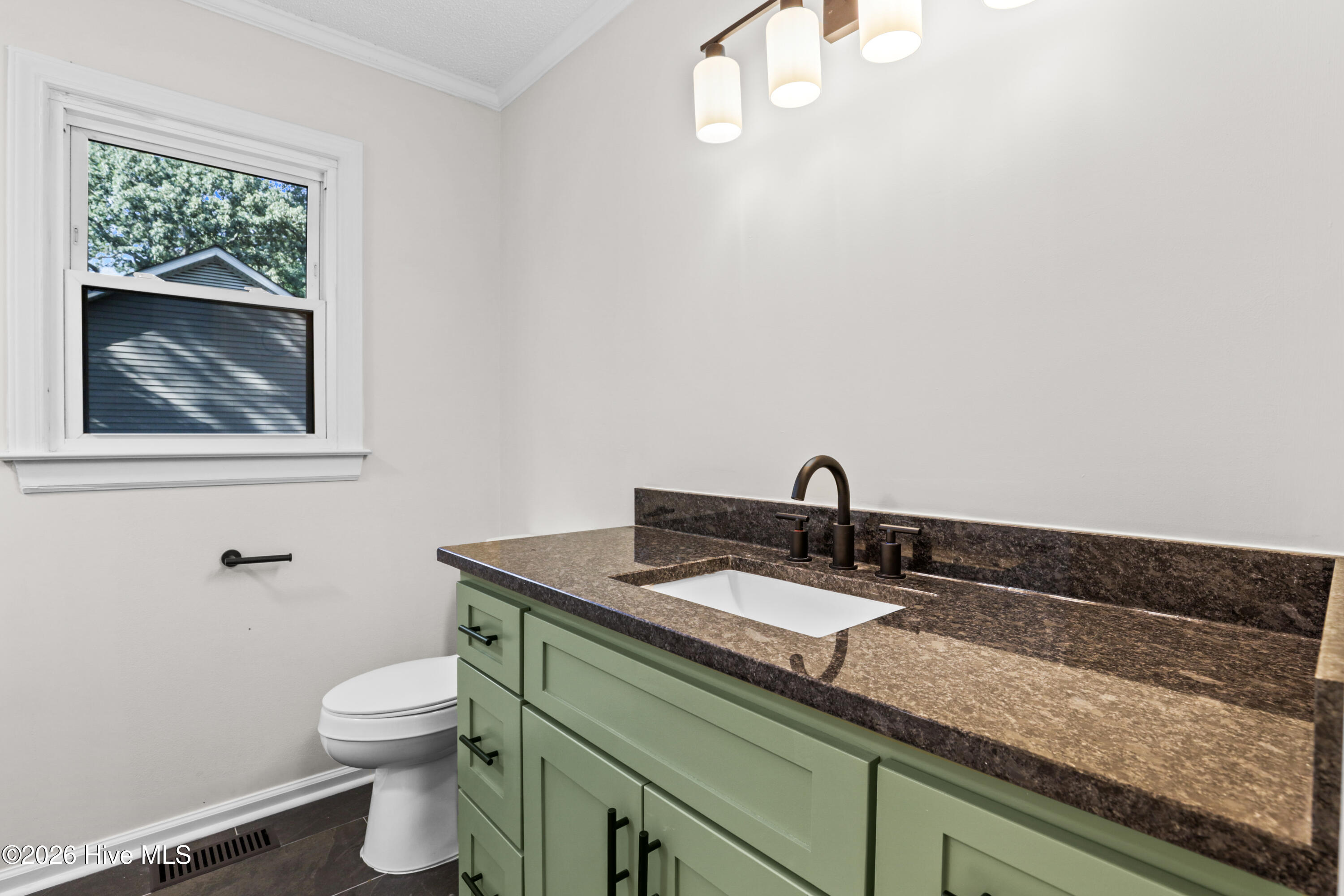 202 N Pointe Drive Property Photo 43