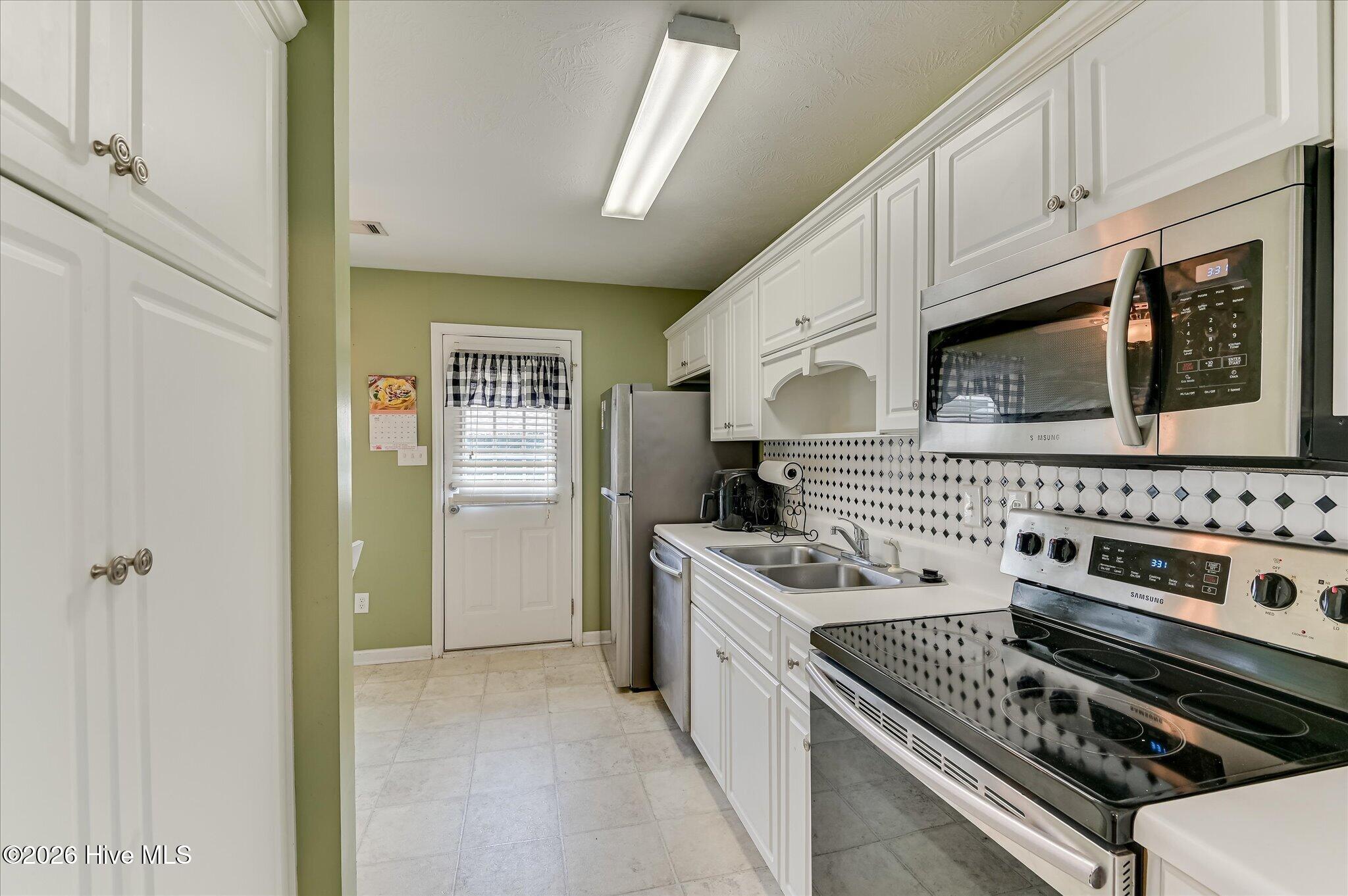 651 Brook Trail Property Photo 9