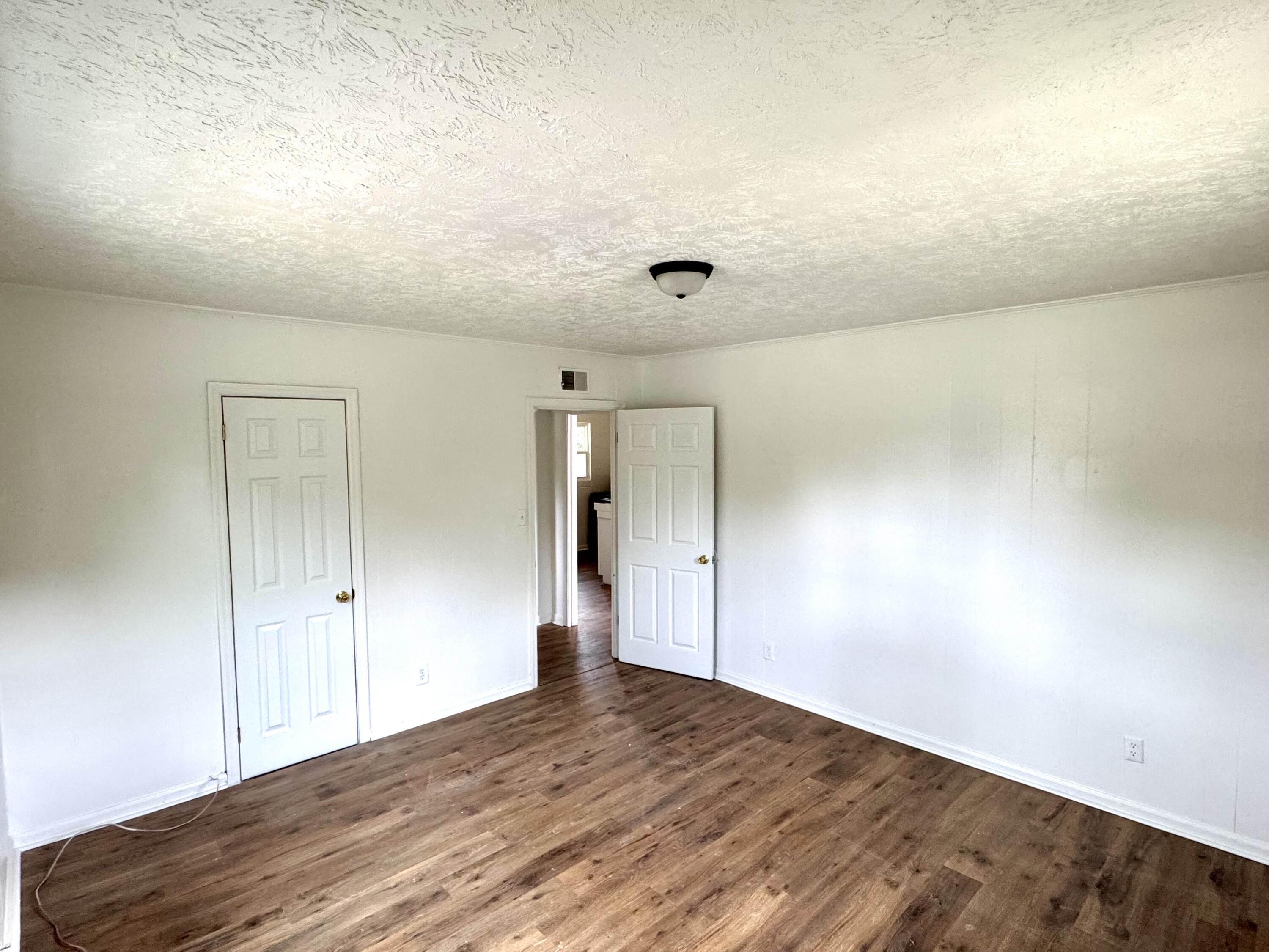 532 Nw Hampton Avenue Nw Property Photo 1