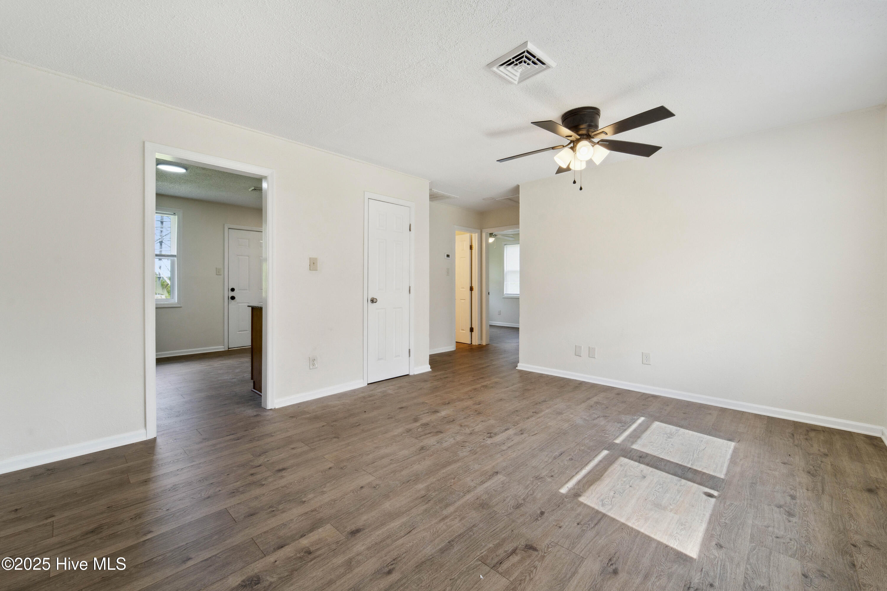 1216 Davis Street Property Photo 3
